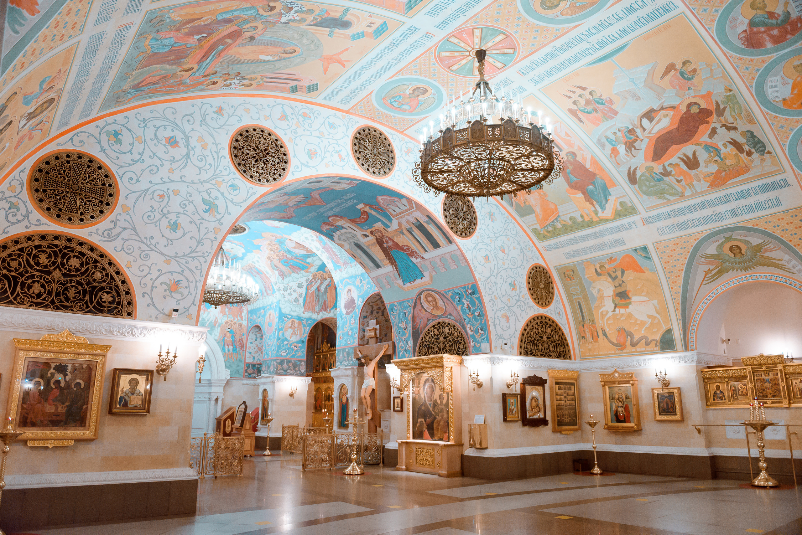 Венчание в Храме Христа Спасителя (Нижний храм). Свадебный и семейный фотограф в Москве Юлия Винник