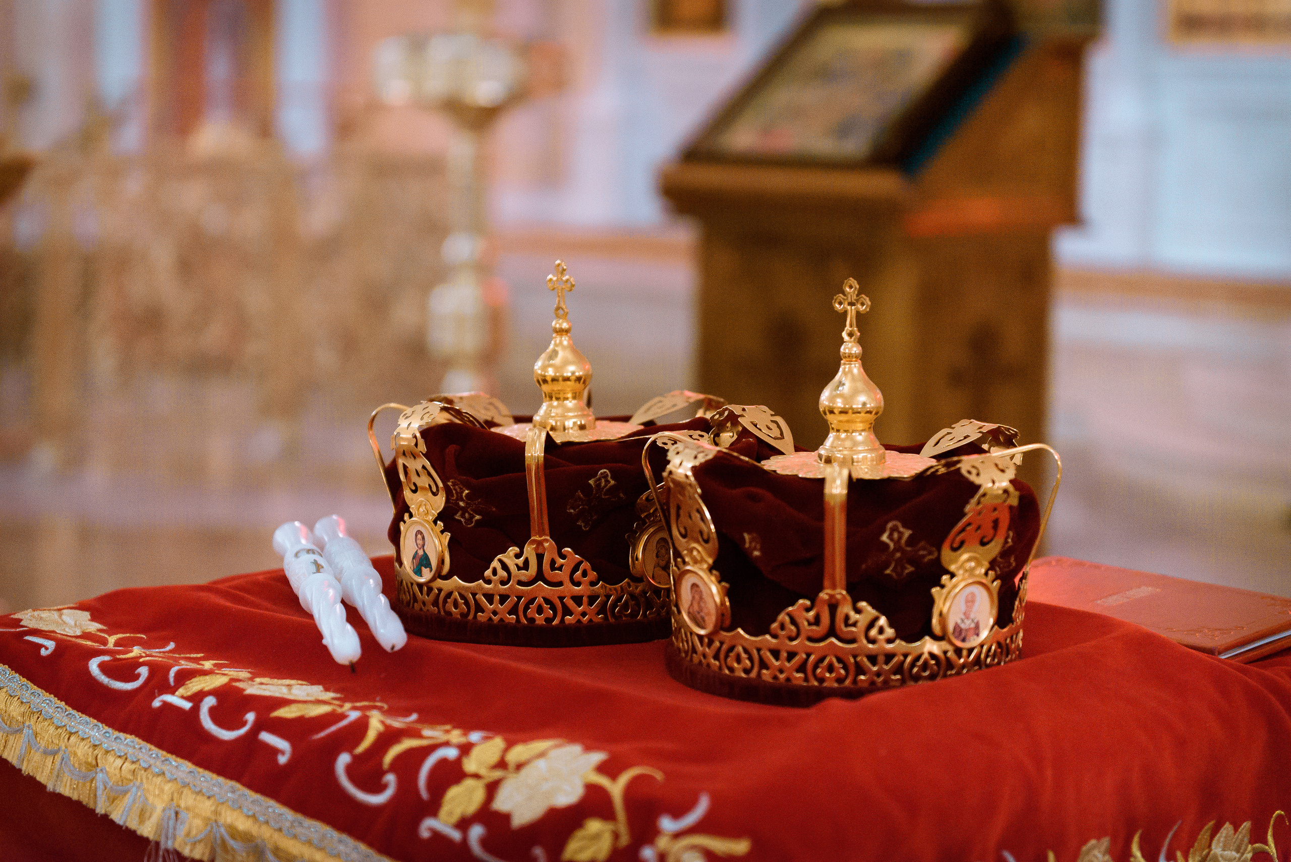 Венчание в Храме Христа Спасителя (Нижний храм). Свадебный и семейный фотограф в Москве Юлия Винник