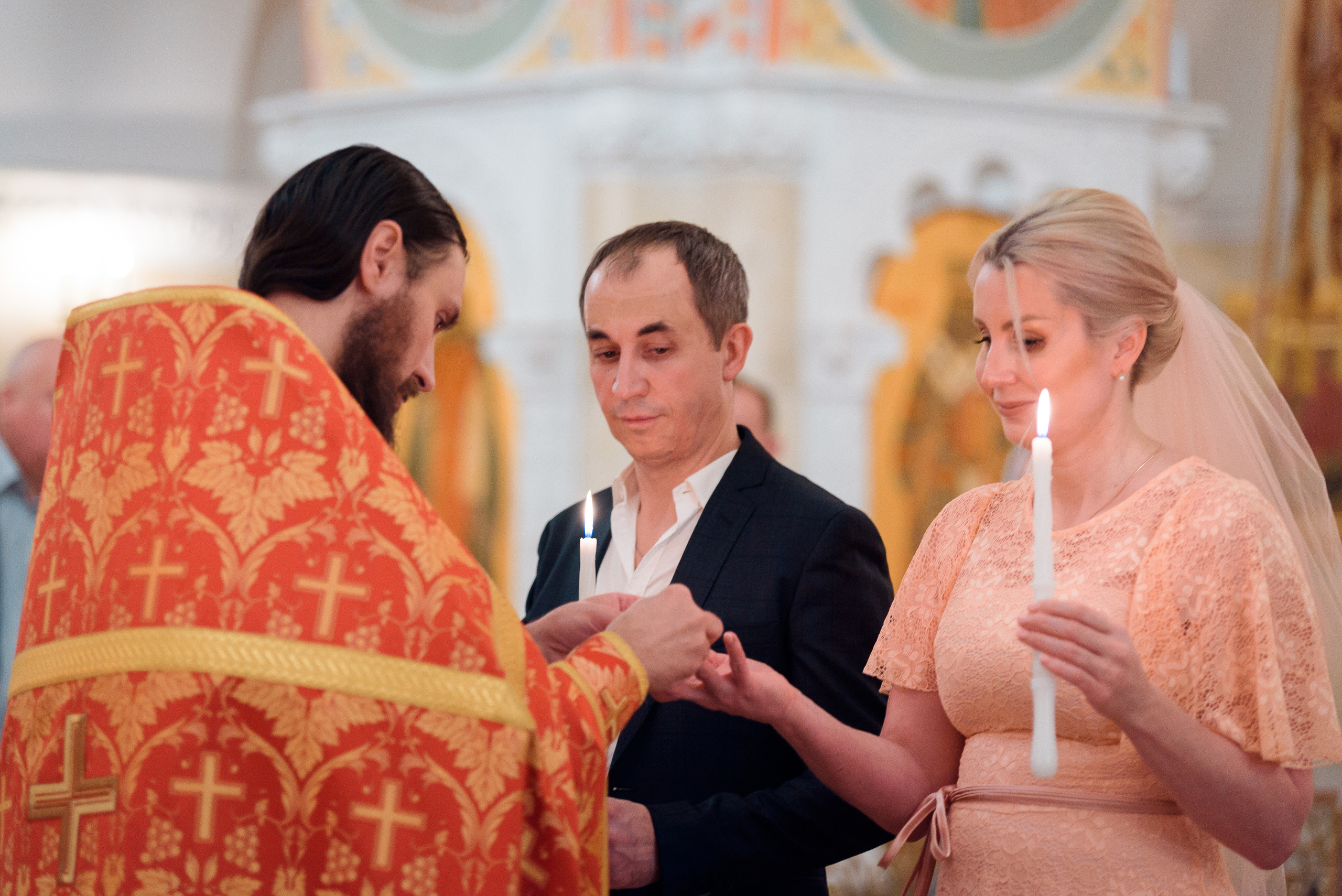 Венчание в Храме Христа Спасителя (Нижний храм). Свадебный и семейный фотограф в Москве Юлия Винник