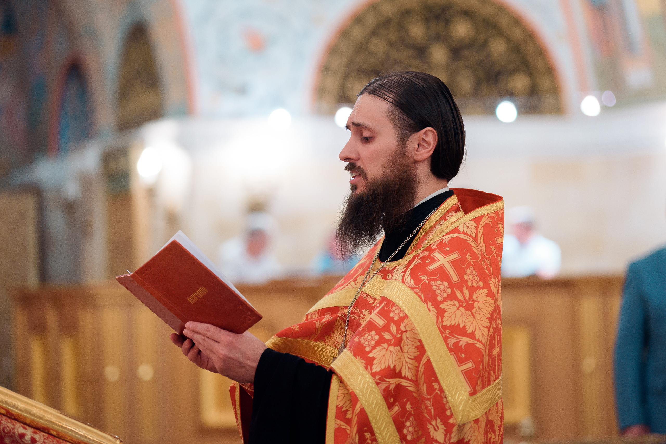Венчание в Храме Христа Спасителя (Нижний храм). Свадебный и семейный фотограф в Москве Юлия Винник