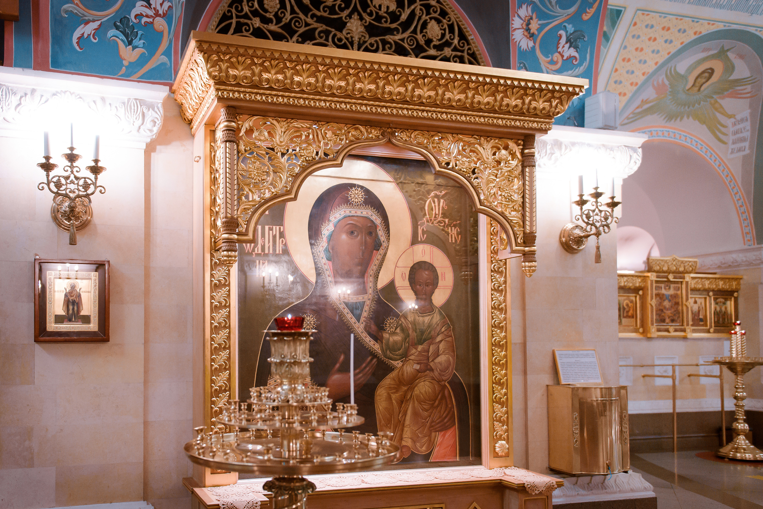 Венчание в Храме Христа Спасителя (Нижний храм). Свадебный и семейный фотограф в Москве Юлия Винник