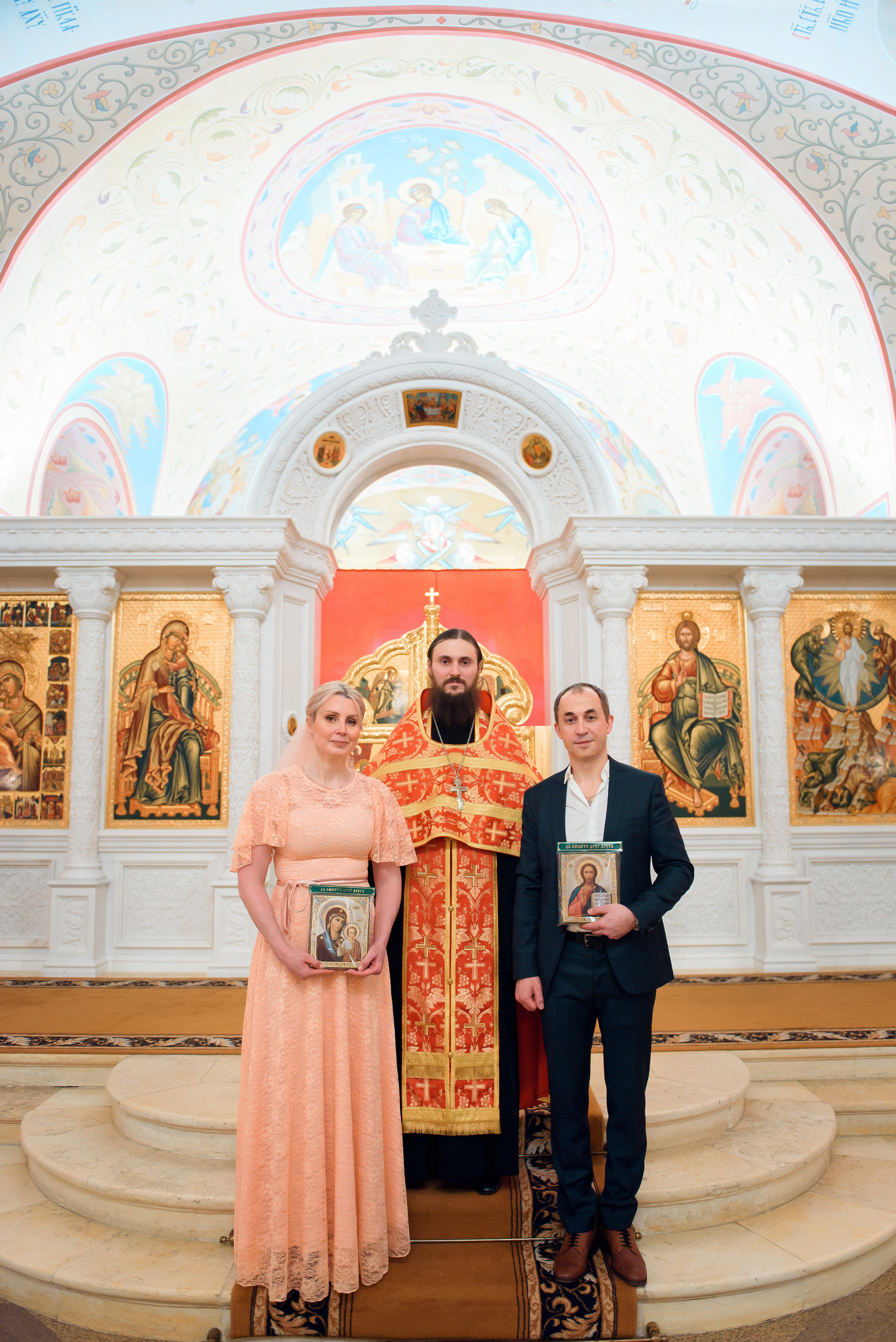 Венчание в Храме Христа Спасителя (Нижний храм). Свадебный и семейный фотограф в Москве Юлия Винник