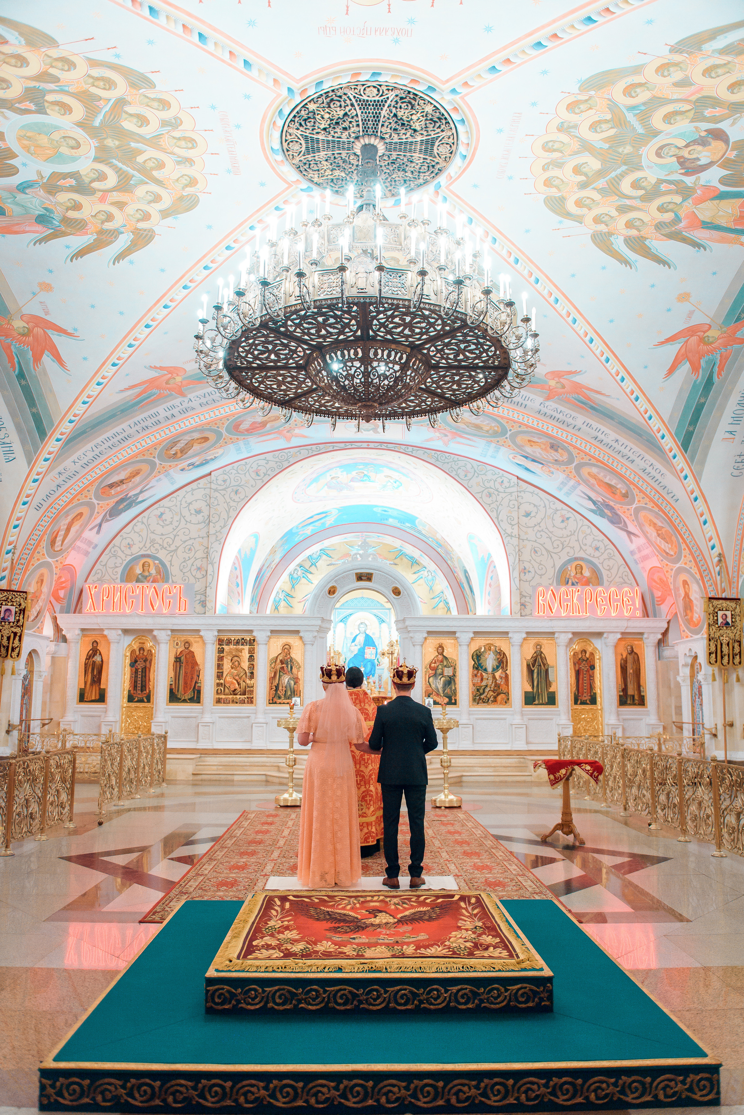 Венчание в Храме Христа Спасителя (Нижний храм). Свадебный и семейный фотограф в Москве Юлия Винник