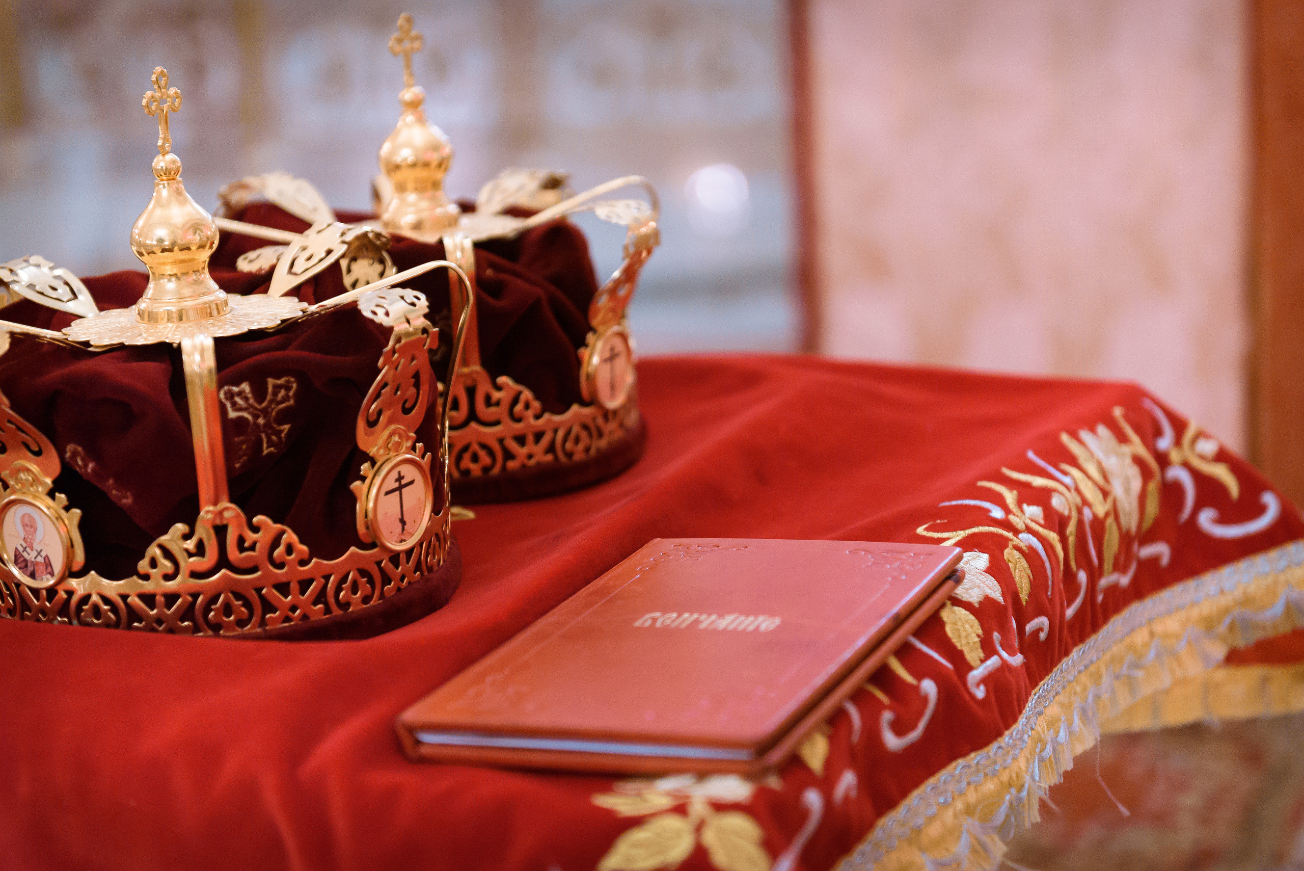 Венчание в Храме Христа Спасителя (Нижний храм). Свадебный и семейный фотограф в Москве Юлия Винник