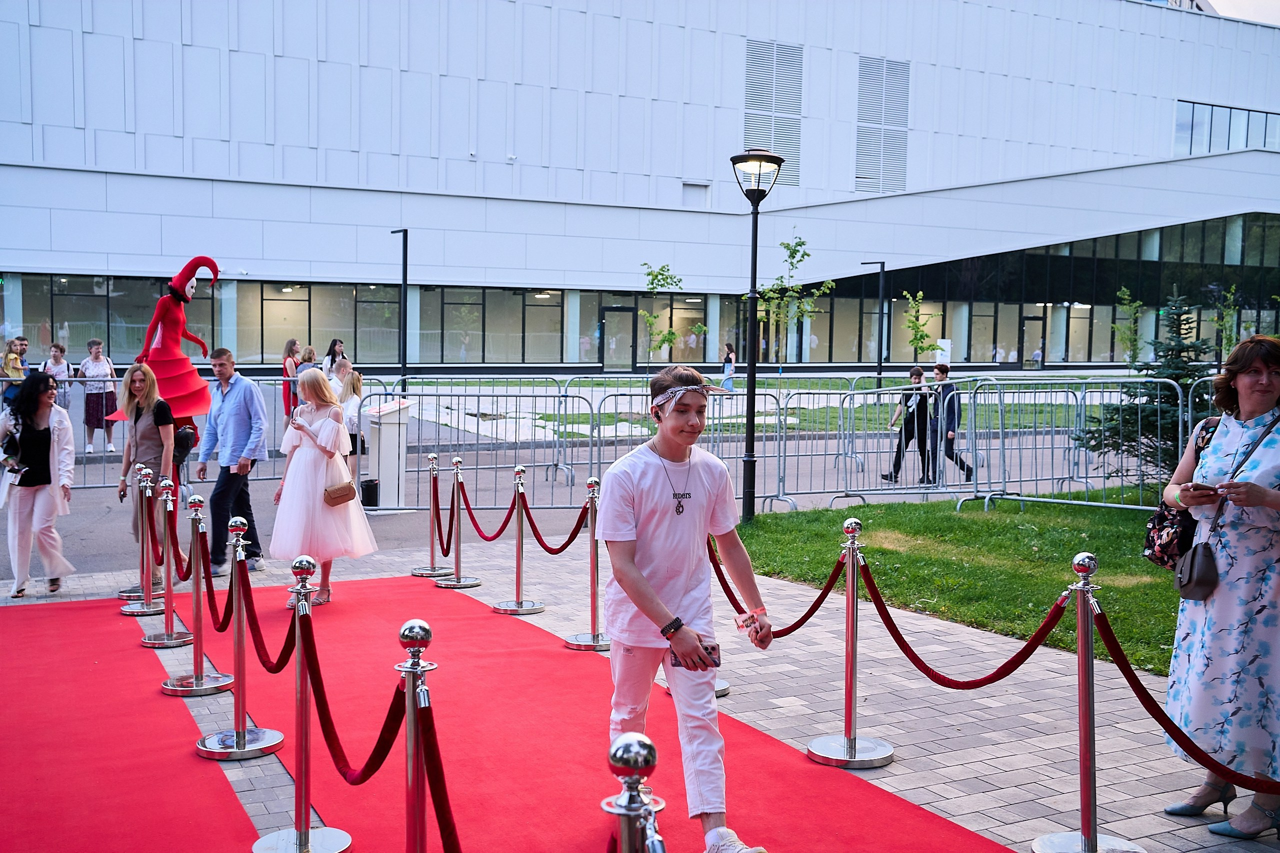 Выпускной 2024 концертный зал Академия ВТБ. Фотограф и Видеограф в Москве. Олег Корушев