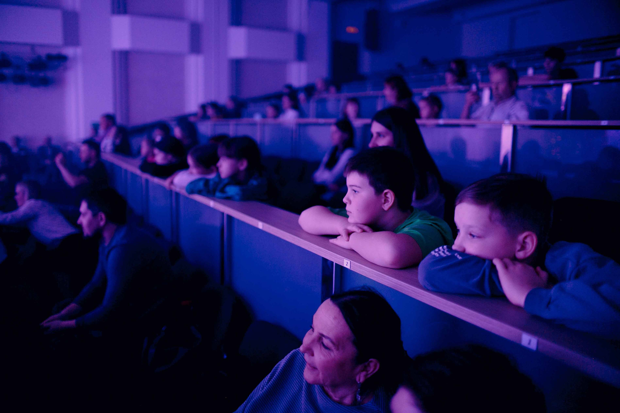 Елка в «Казармах» ТЮЗ. Ваш репортажный фотограф Артемий Антонов