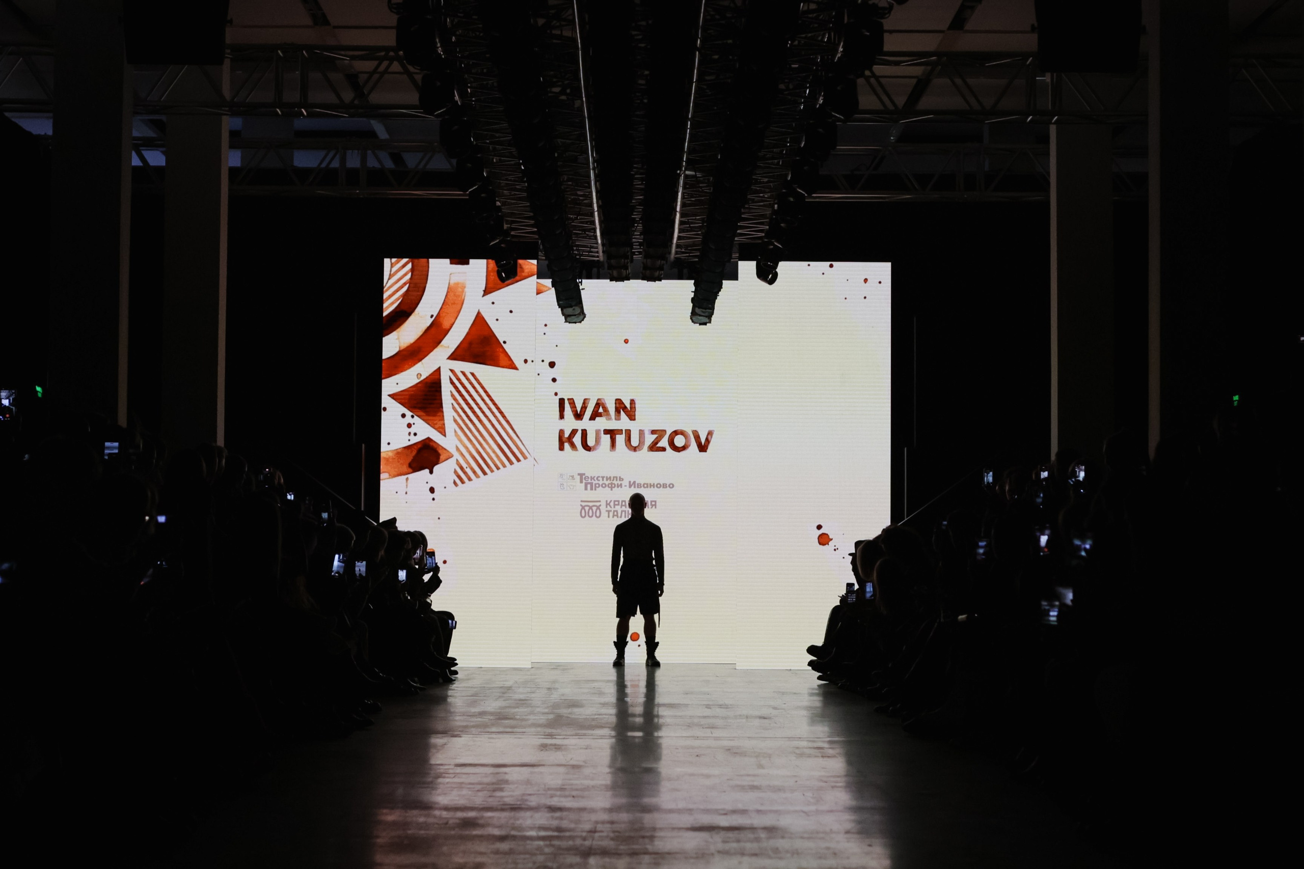 Показ IVAN KUTUZOV — Moscow Fashion Week 18/03. Jane Kudryavtseva — Репортажный и портретный топ фотограф Москва