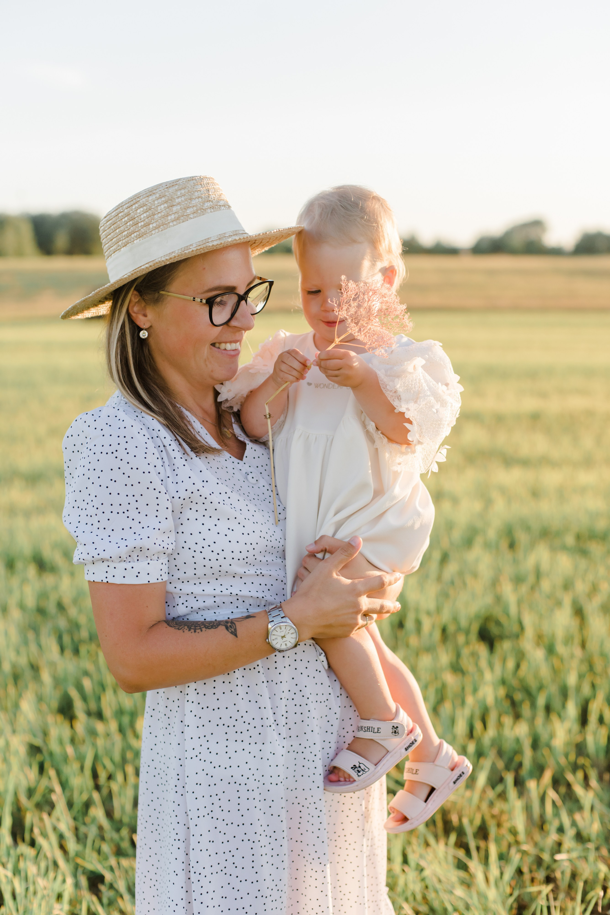 Семья в поле. Свадебный и семейный фотограф Евгения Кононова