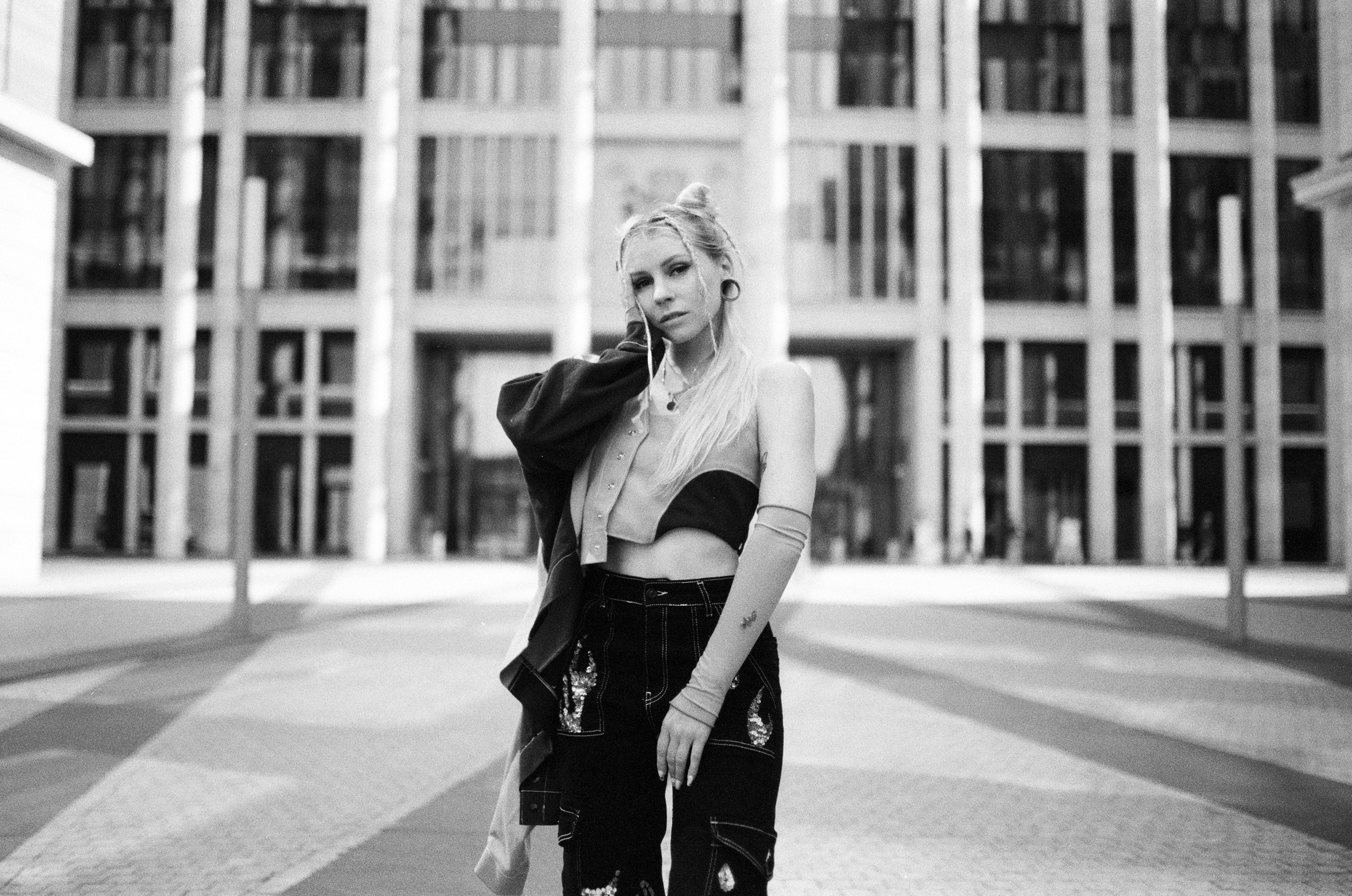 Shanghai GP3 100 Canon EOS 30 + Sigma AF 35mm f/1.4 DG HSM Art