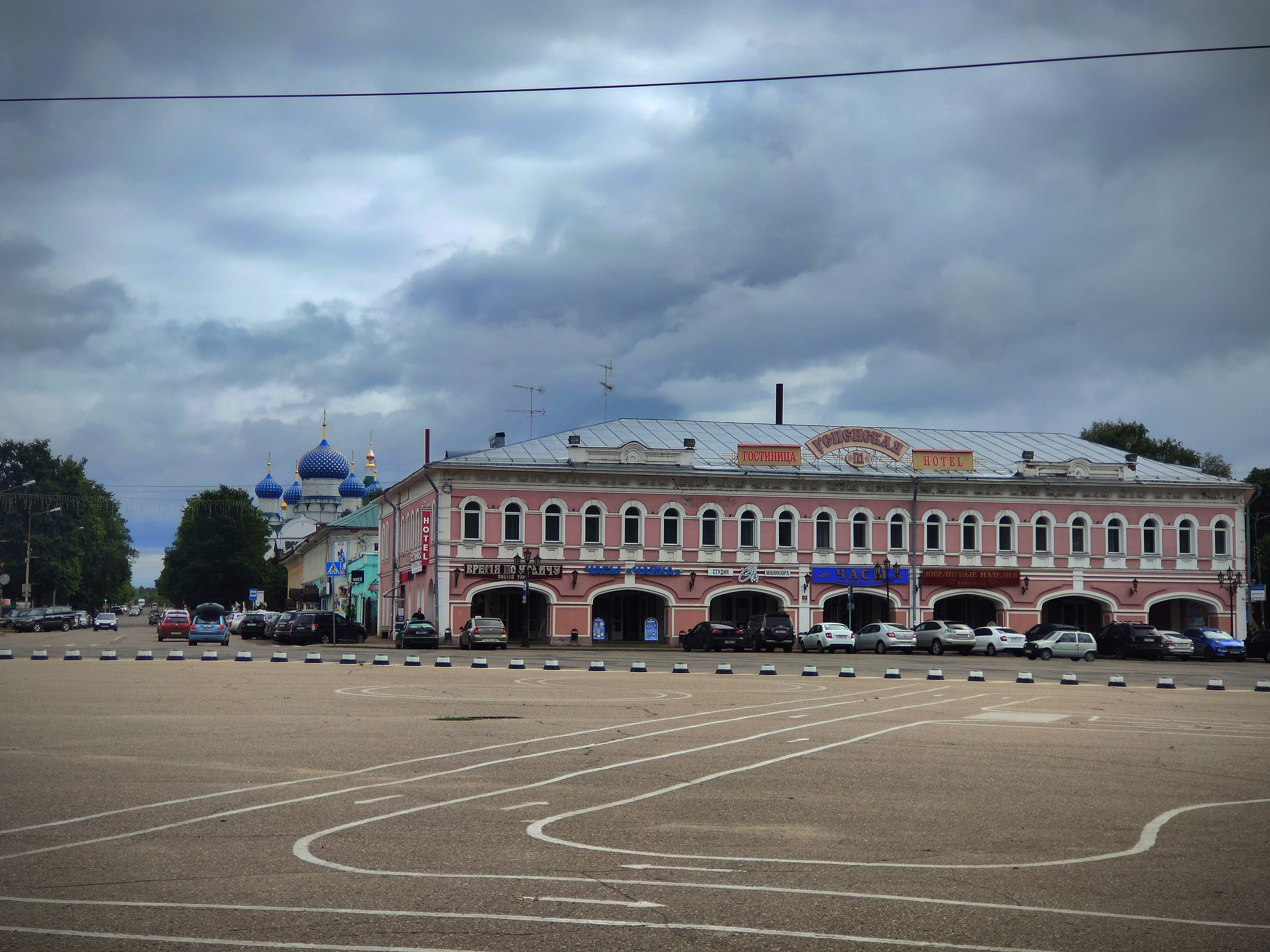 Торговые ряды в центре города. 