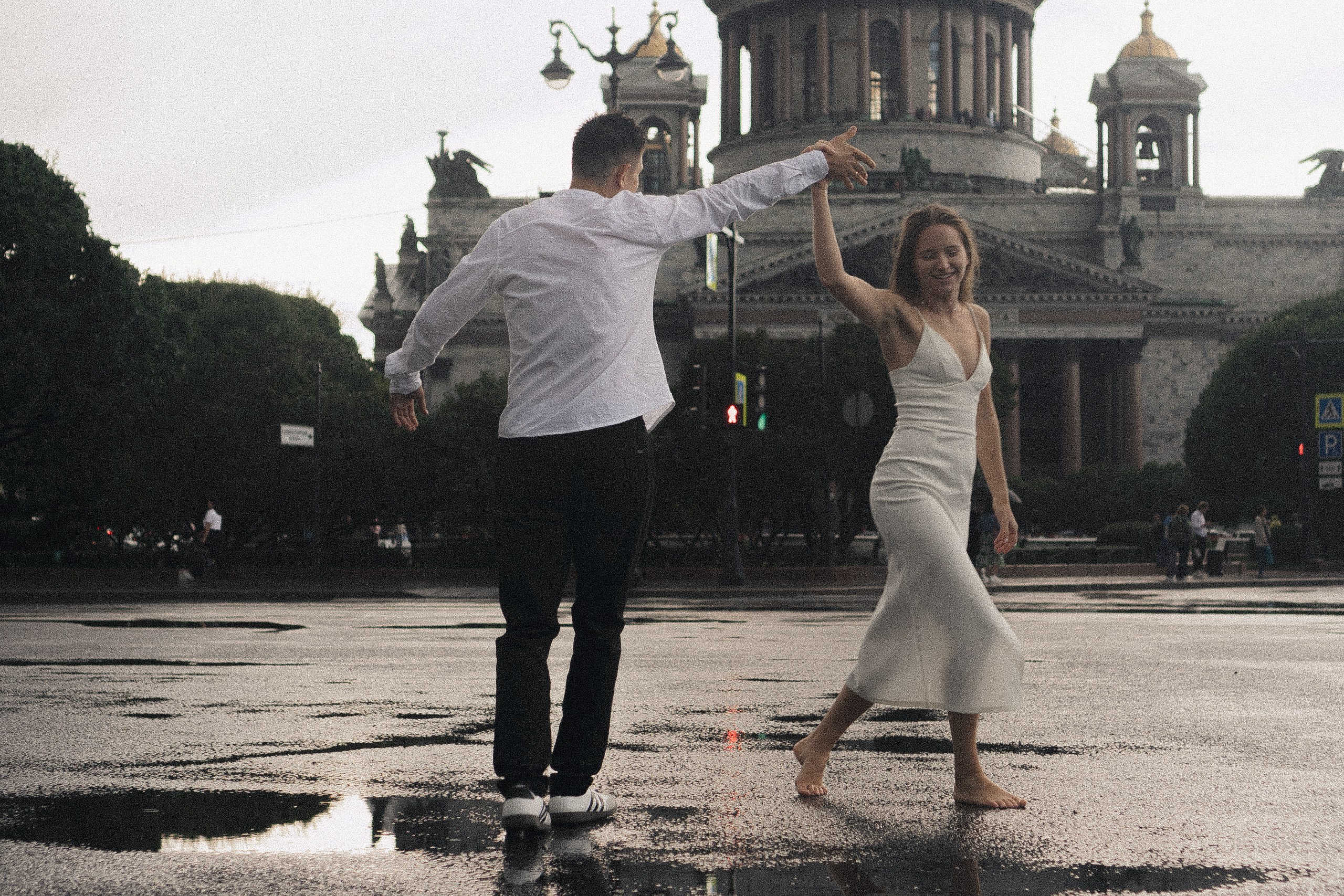 СВАДЕБНАЯ ФОТОСЕСИСИЯ В МЕТРО И ВОЗЛЕ ИСАКИЕВСКОГО СОБОРА В ДОЖДЬ. Профессиональный фотограф, Санкт-Петербург — Виктория Богомолова