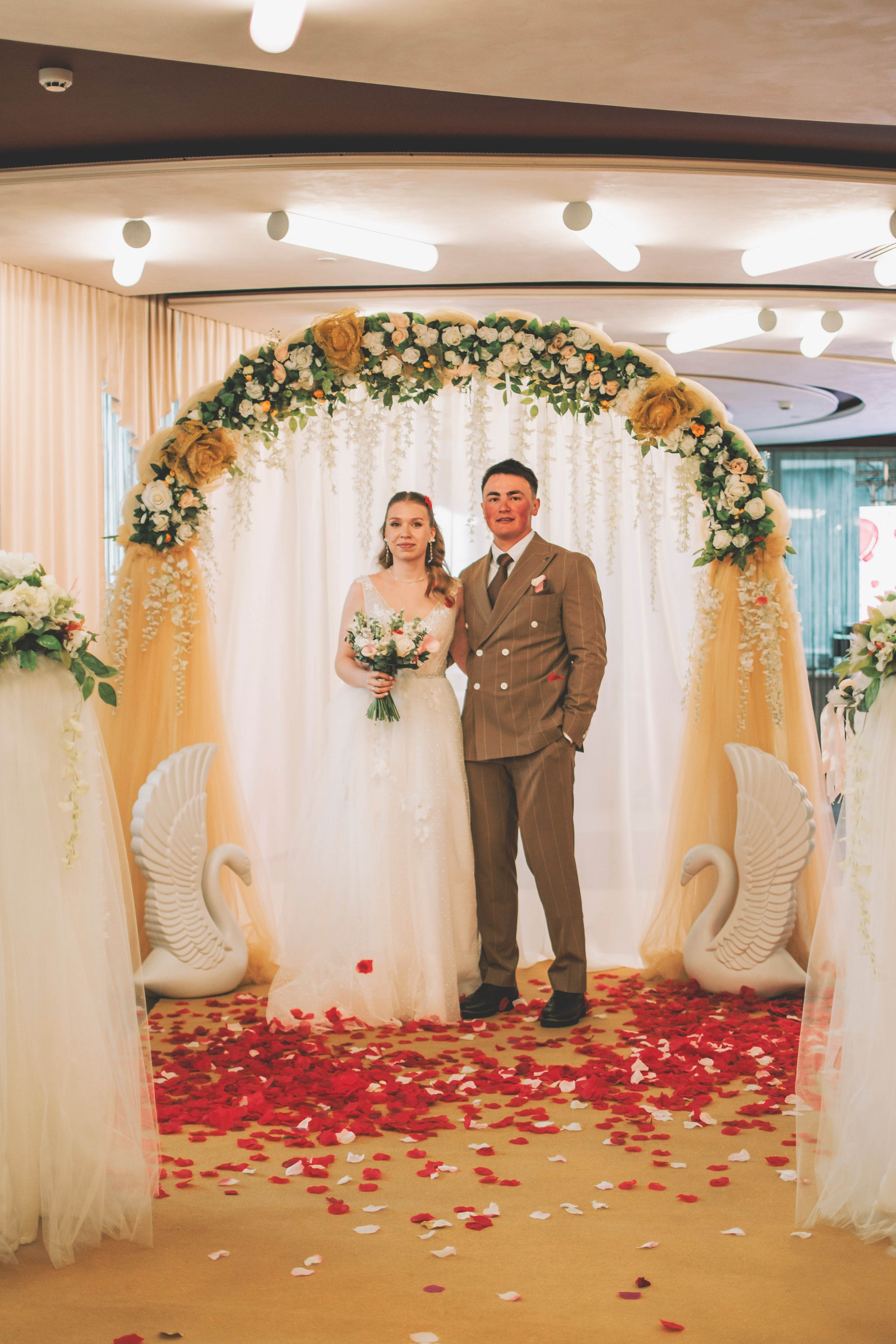 Альберт и Анастасия (Студийная фотосессия, роспись в ДК Нефтяник + фотосессия с гостями). Семейный и свадебный фотограф Губкинский и Ставрополь