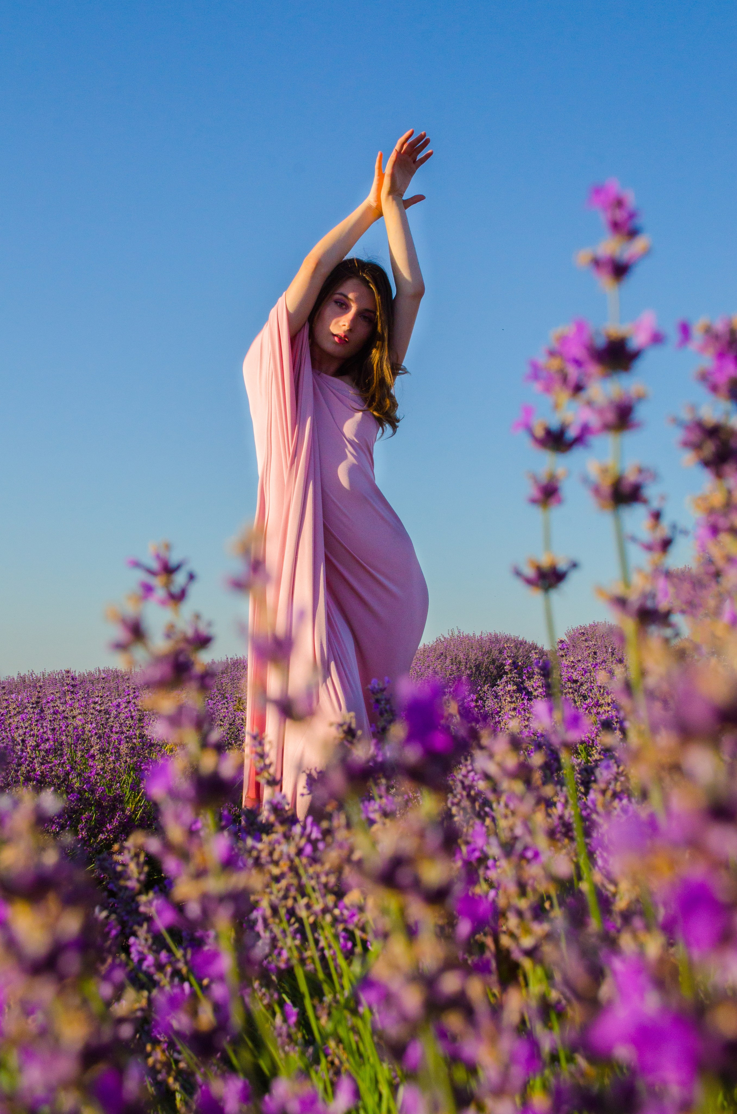 Фотосессия в садах: Персик, лаванда, мак, виноград, подсолнух, ромашка, сирень и др. Профессиональная фотосъемка в Крыму. Натуральные эмоции и живые кадры. Забронируйте дату прямо сейчас!