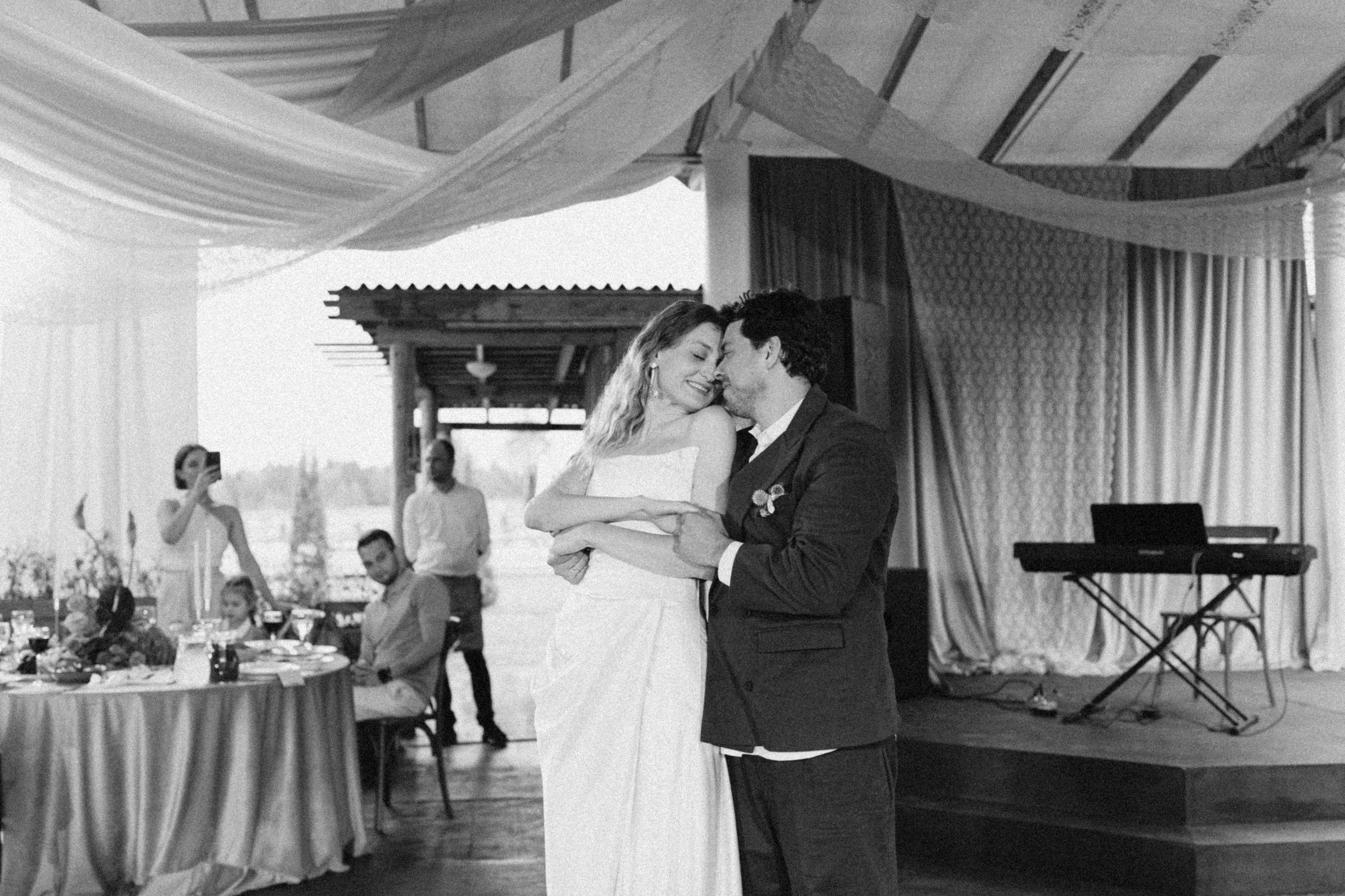 Куда иголочка — туда и ниточка. Свадебный фотограф Наташа Алешина