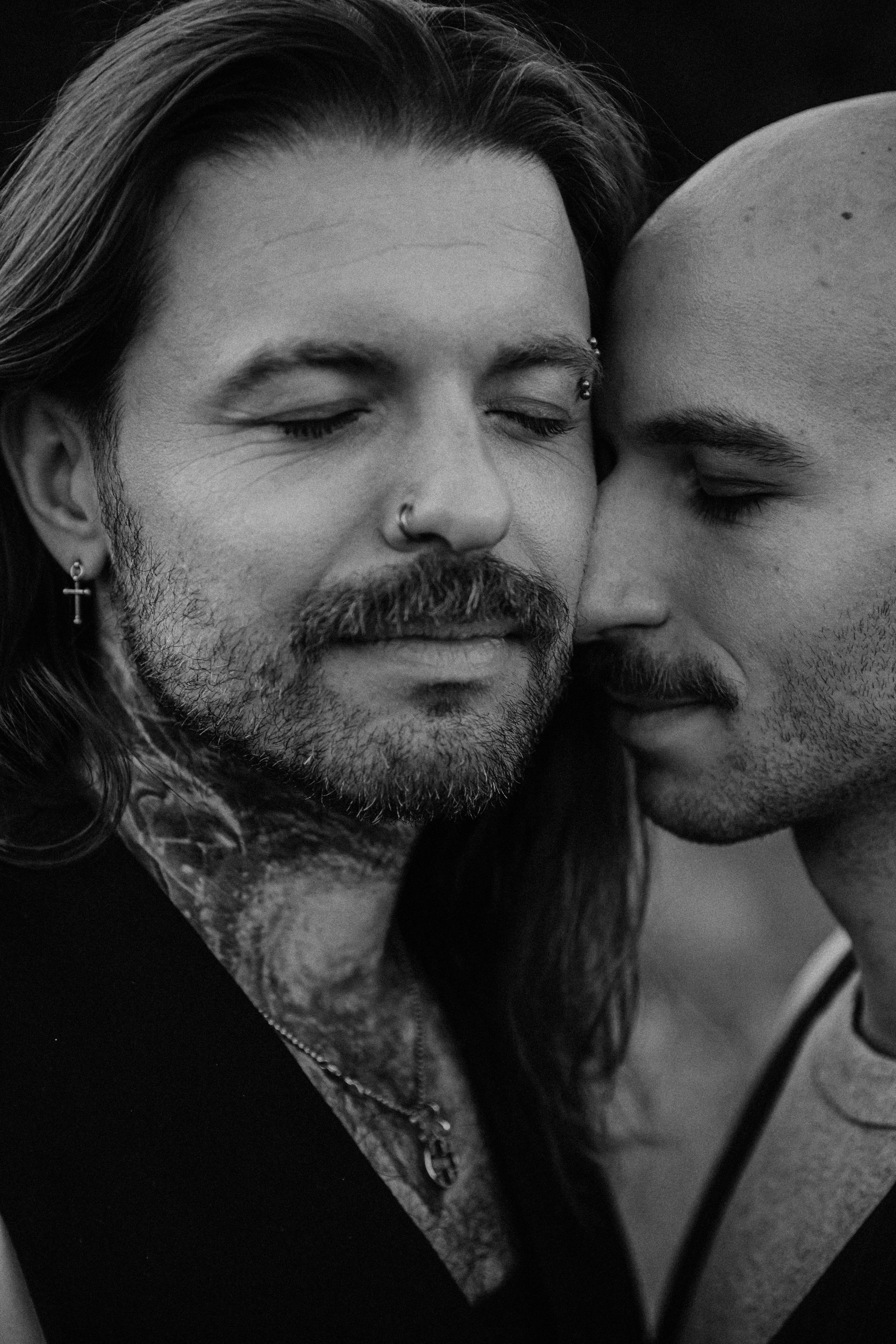 Парная сфотосессия в Грузии Тбилиси два парня нетрадиционная. Свадебный фотограф Грузия Тбилиси