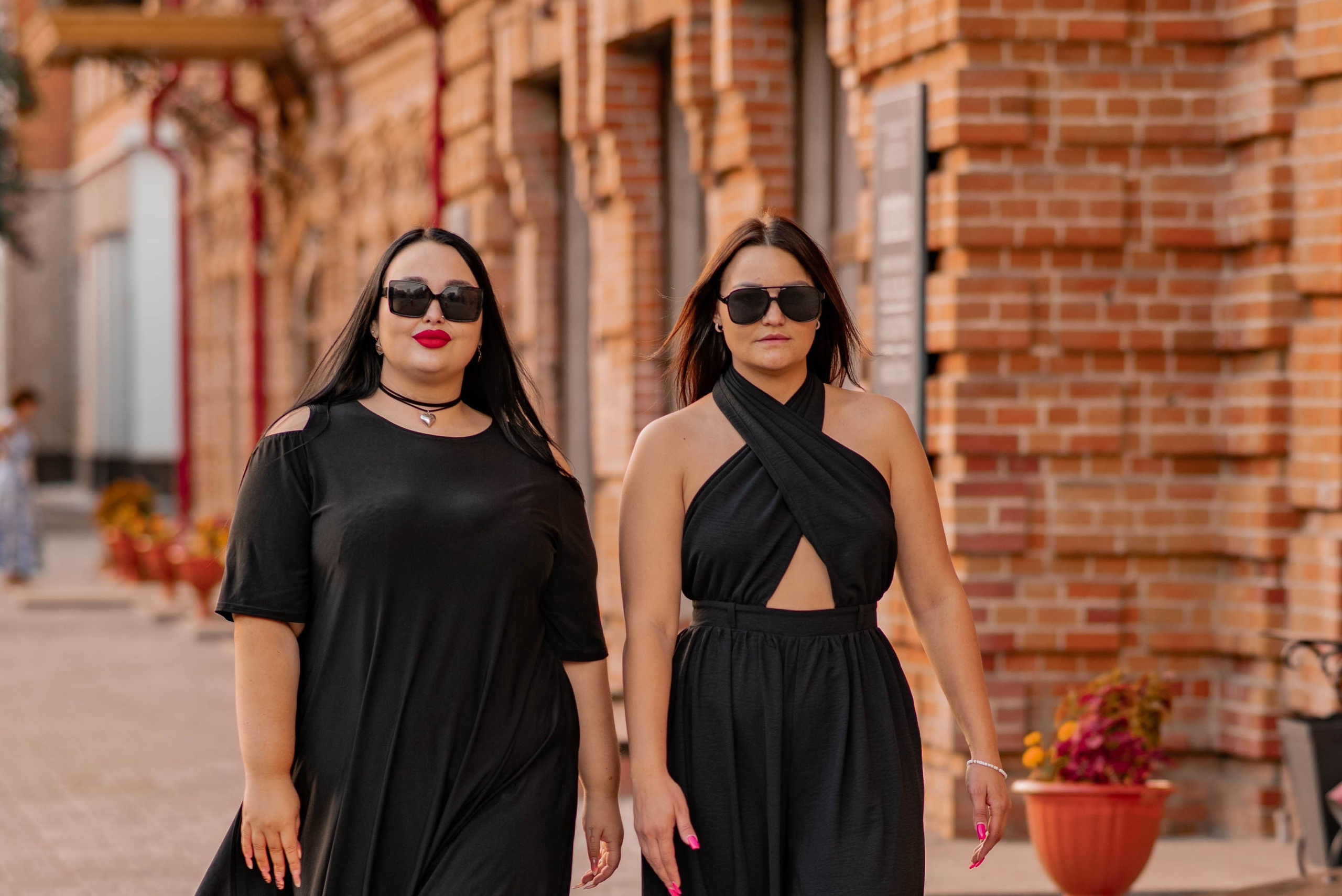 Летняя фотосессия в Минусинске около дома Вильнера: женственность в деталях. Семейный и свадебный фотограф в Абакане Юлия Су