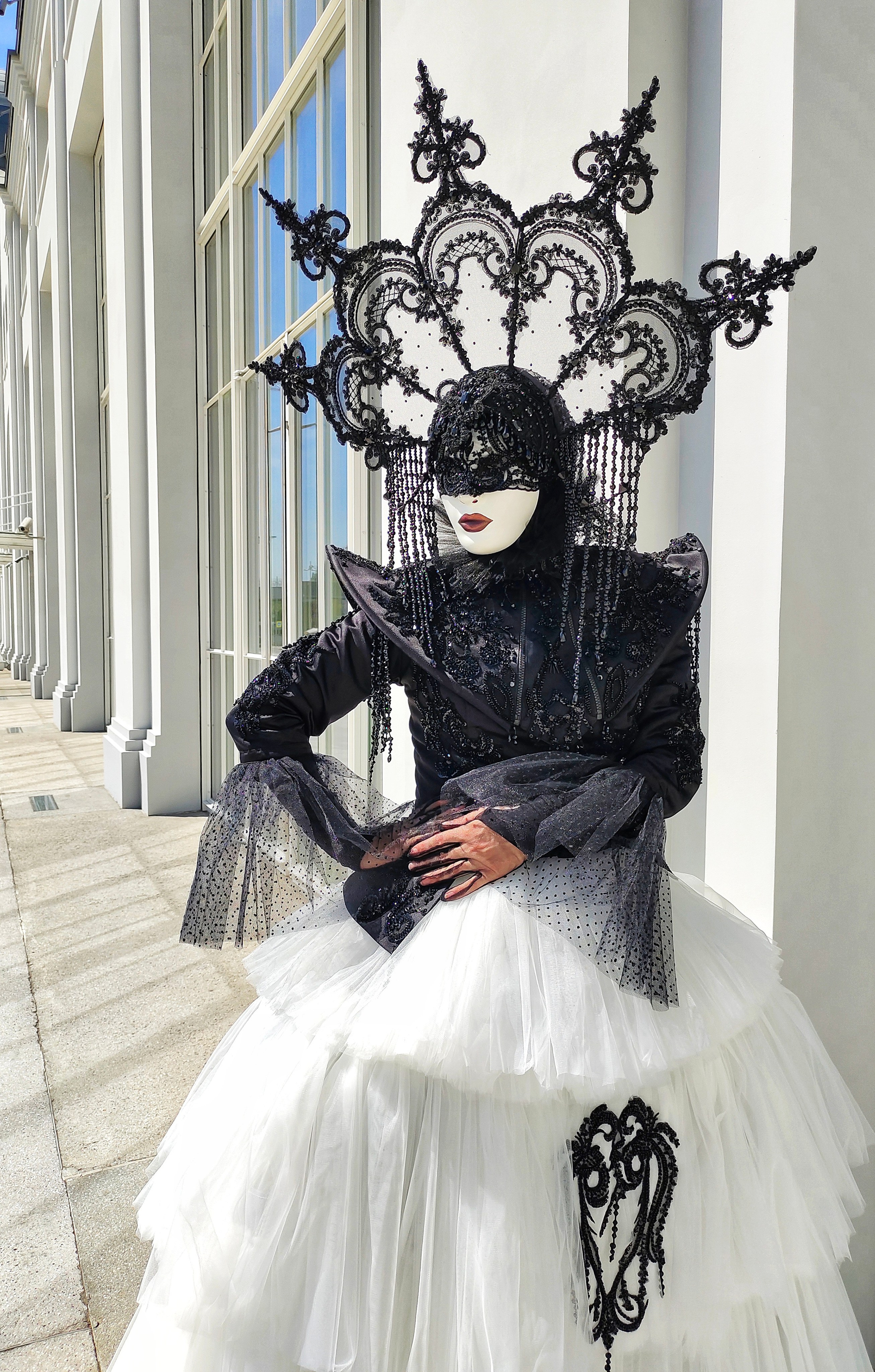 Персонаж Сажа. Мимы и Ходулисты на встречу гостей. Москва