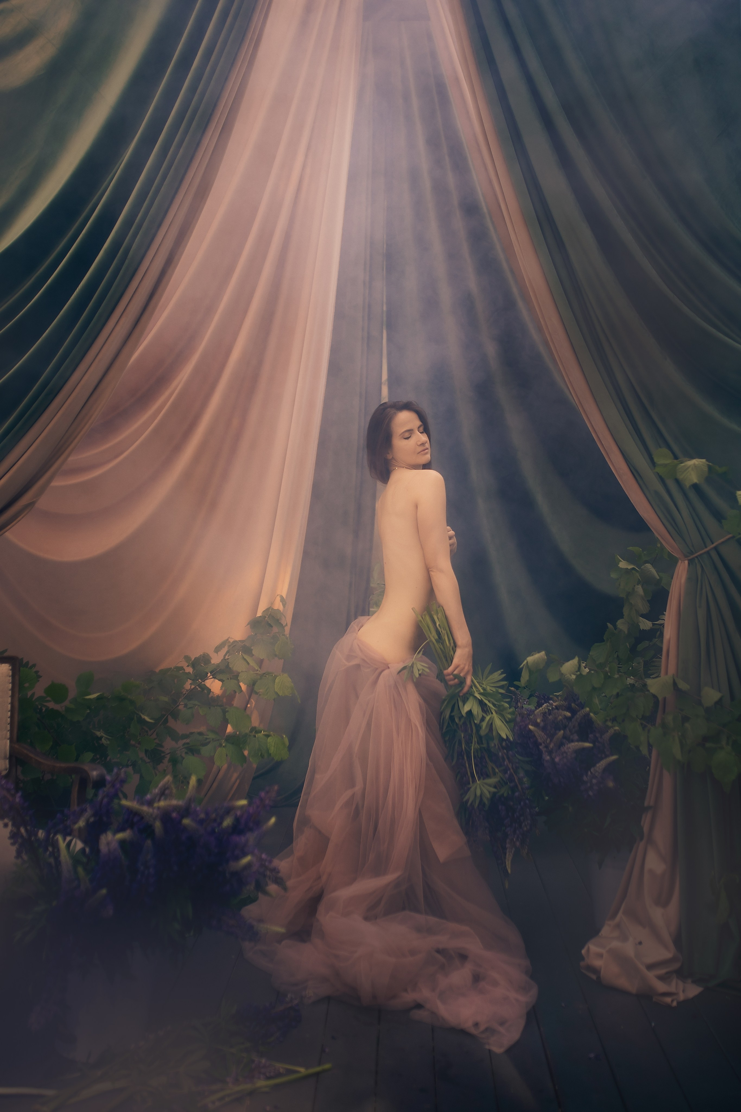 Татьяна в люпинах. Фотограф в Москве Наталья Спиридонова