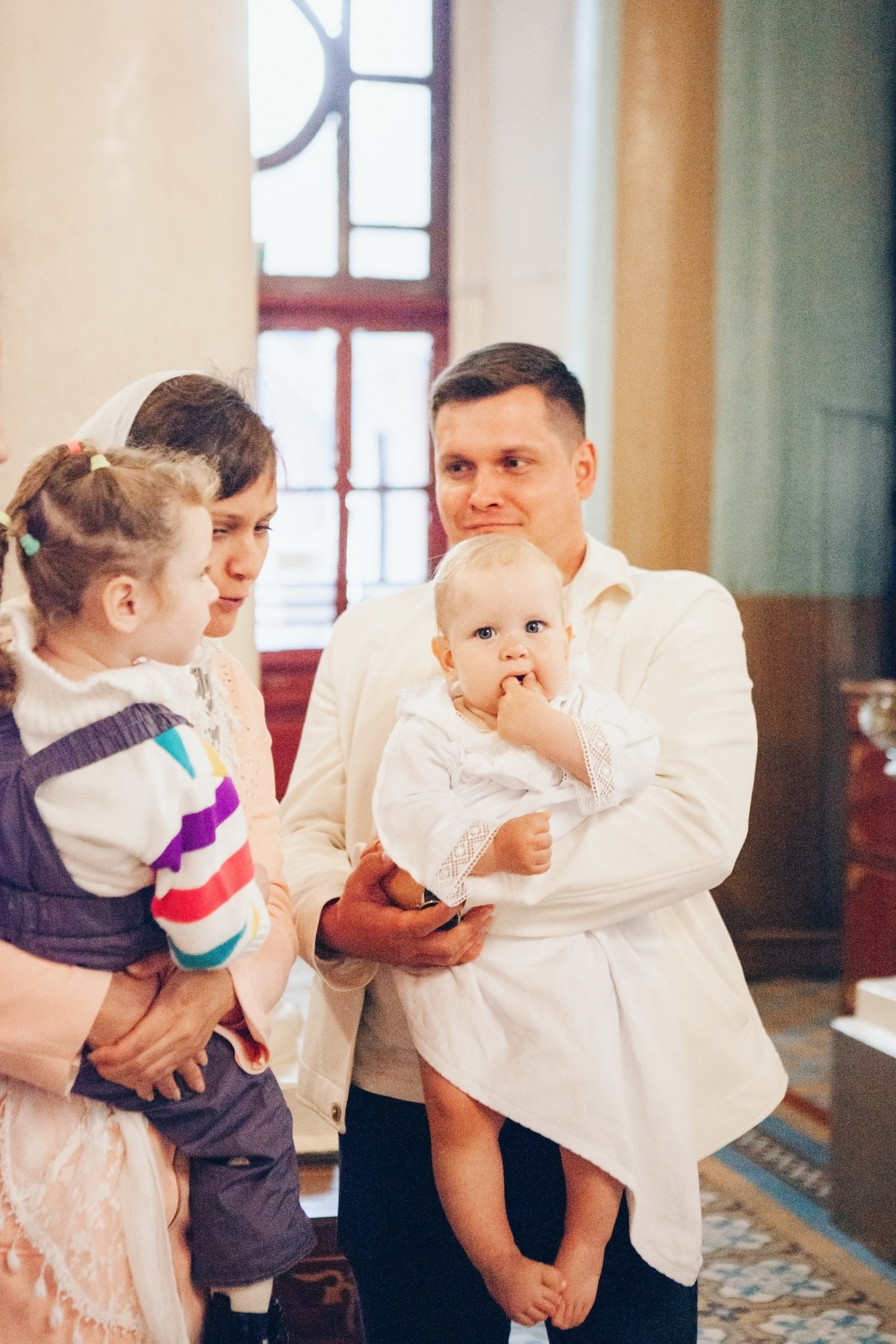 Крещение ребенка в церкви. Фотограф Ольга Ефремова