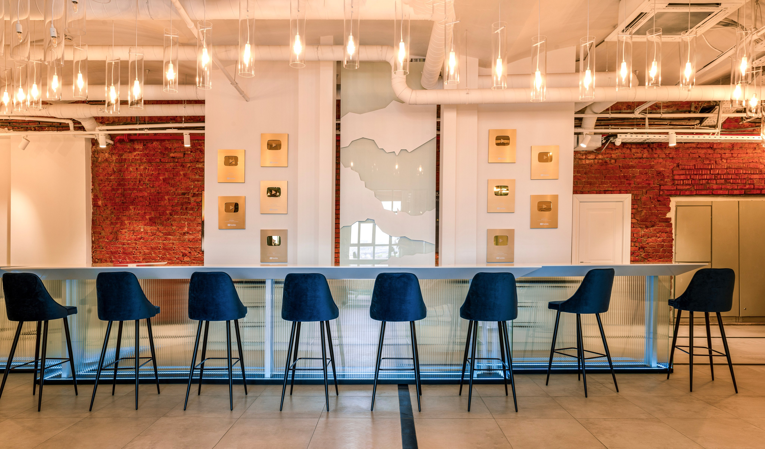 Офис кинопродакшена «StarMedia». Лисенкова Алиса — Фотограф, видеомейкер. Москва