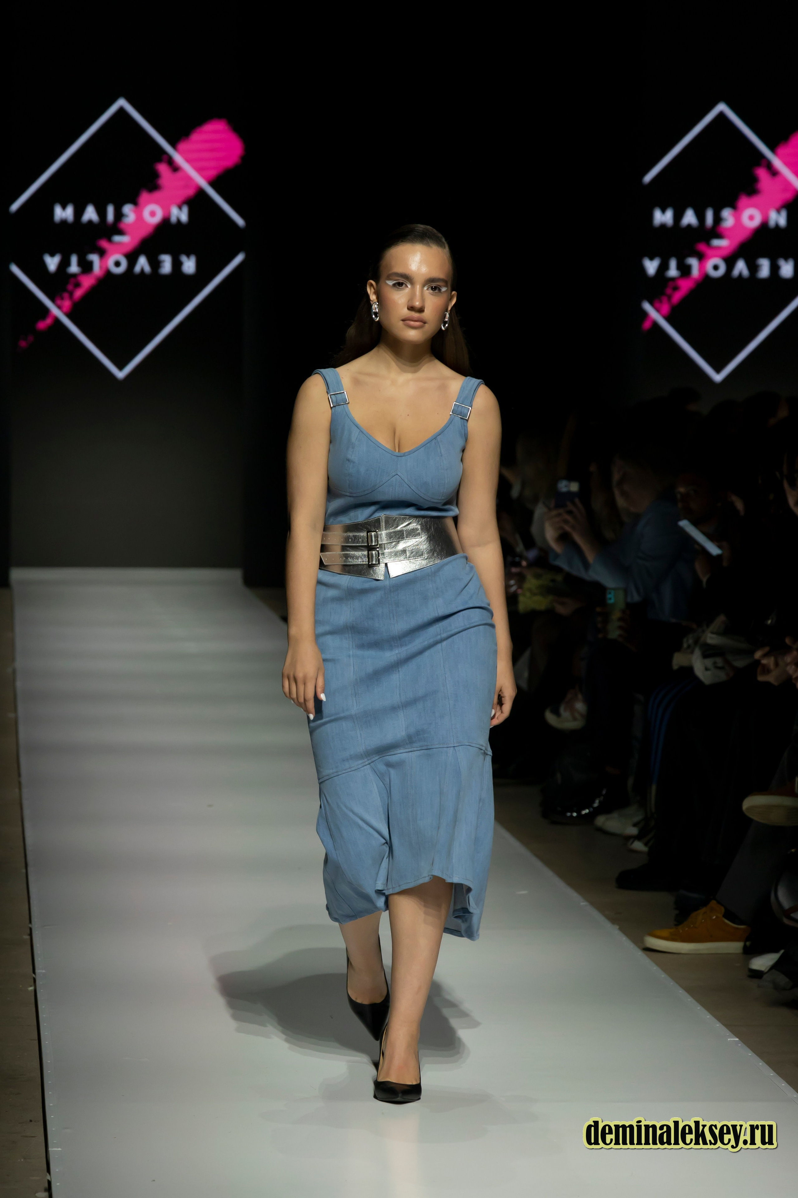Московская неделя моды 2024 4 октября дизайнер MAISON REVOLTA Бразилия. Репортажный, семейный и студийный фотограф в Москве Демин Алексей