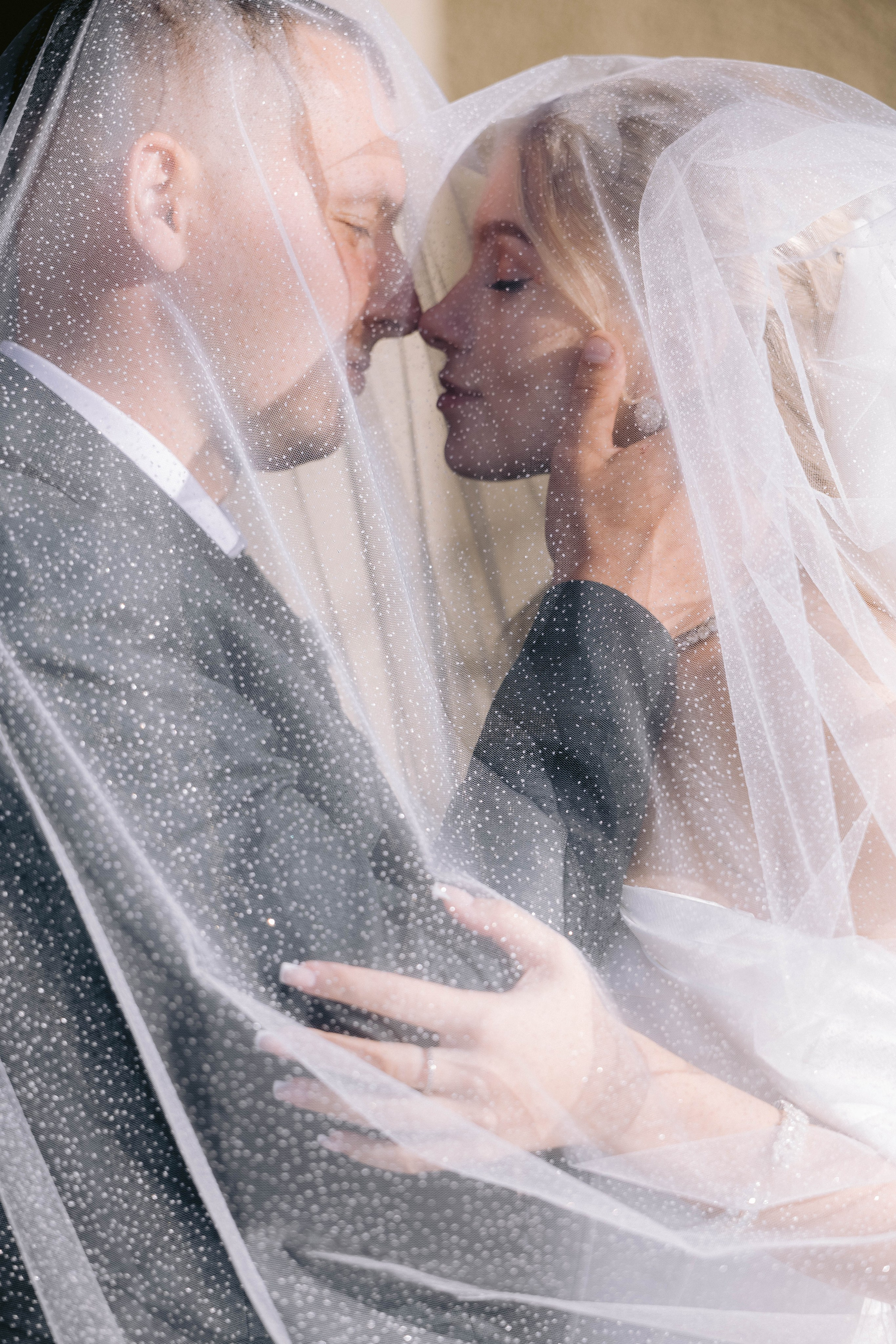 Ангелина, Ефим (прогулка после ЗАГСа). Фотограф в Волгограде Кристина Прохоренко