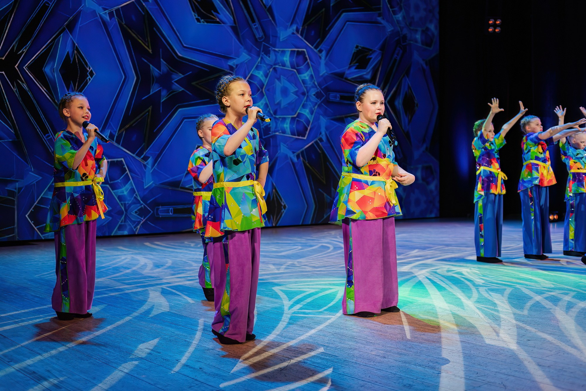 Отчетный концерт Образцового коллектива Алтая театра эстрадной песни «Созвездие». Свадебный и репортажный фотограф Никита Сницарев в Барнауле