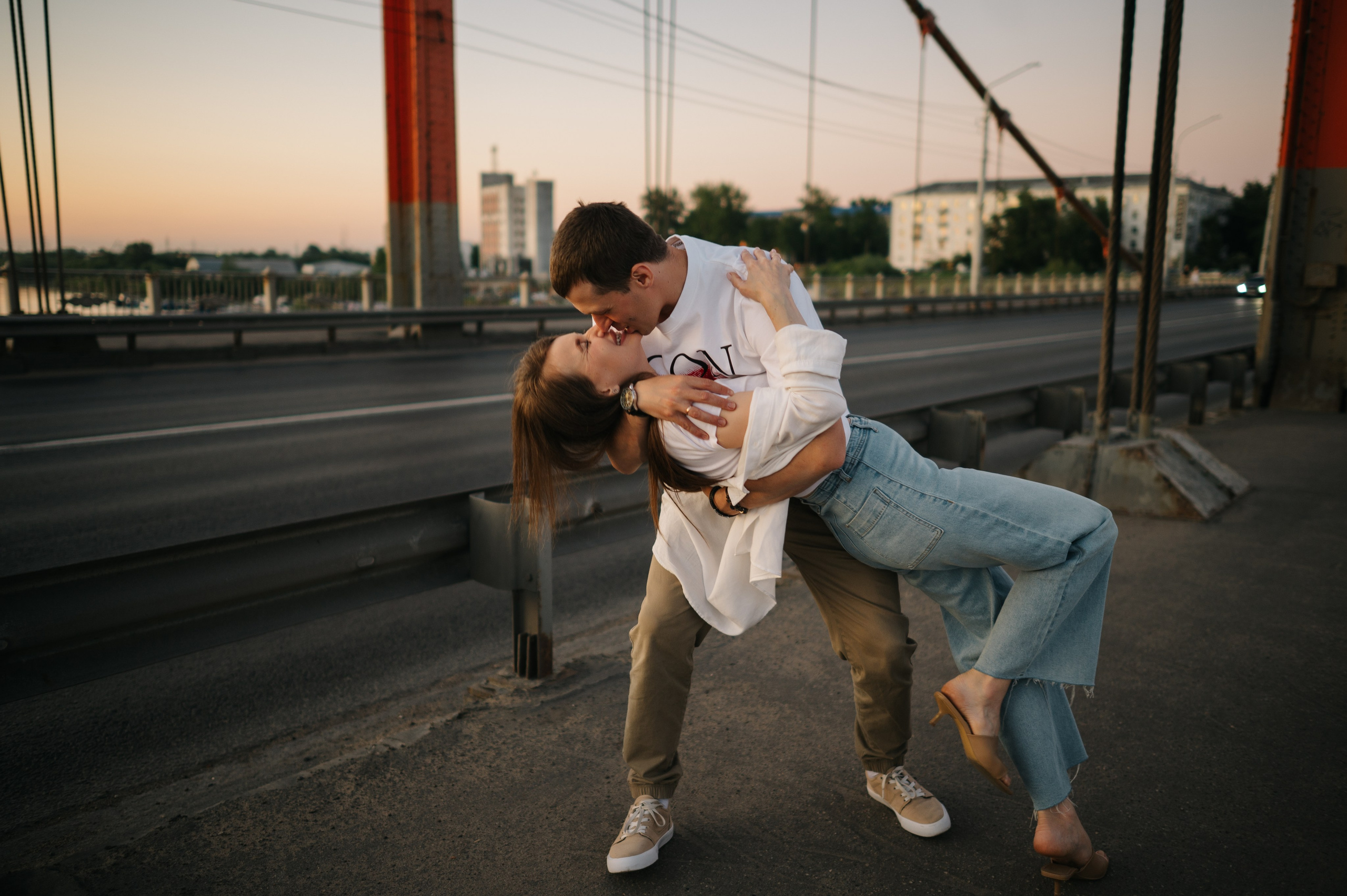 Любовь на мосту. Фотограф Архангельск