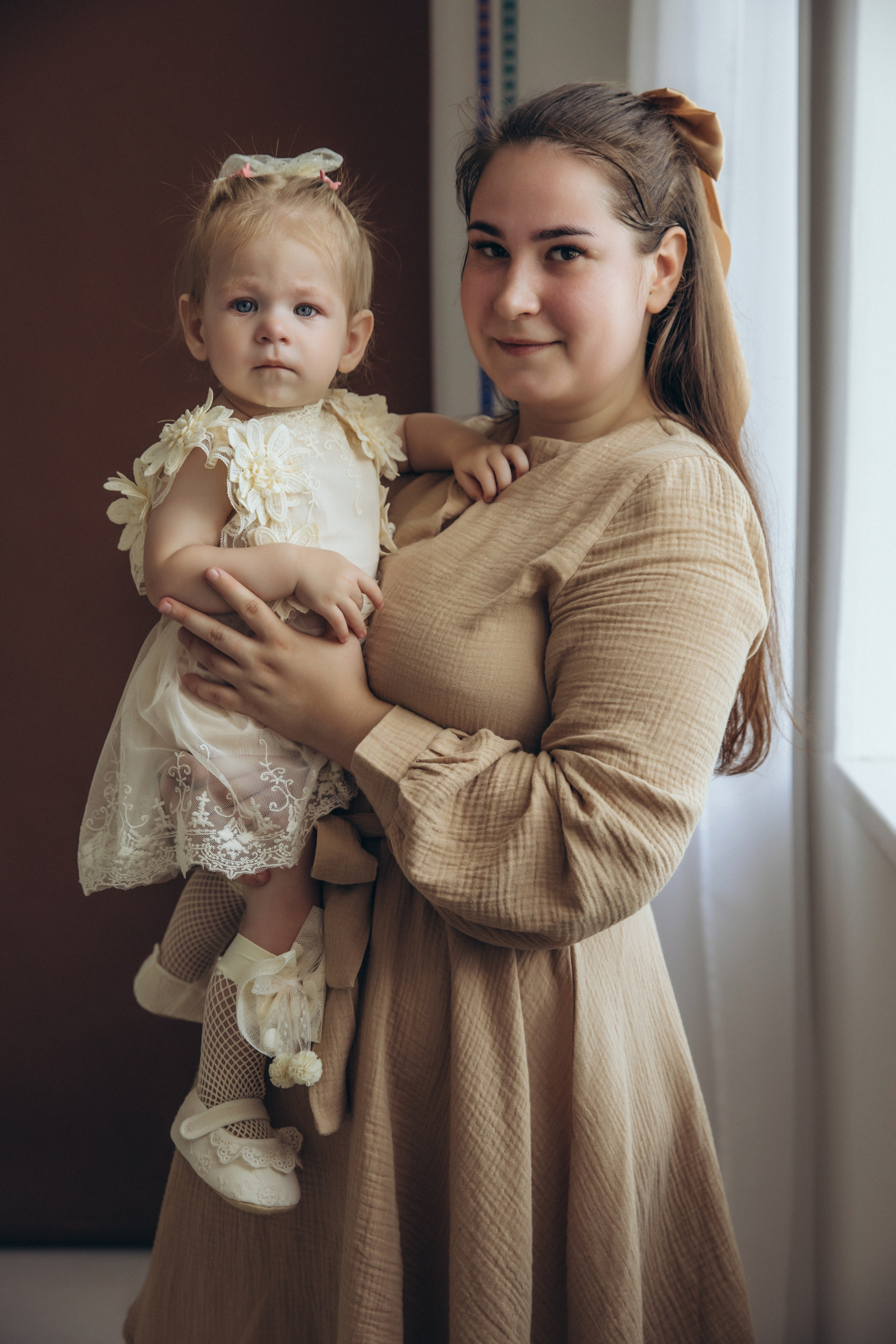 Полина с мамой. Фотограф на крещение в Рязани. Семейный фотограф