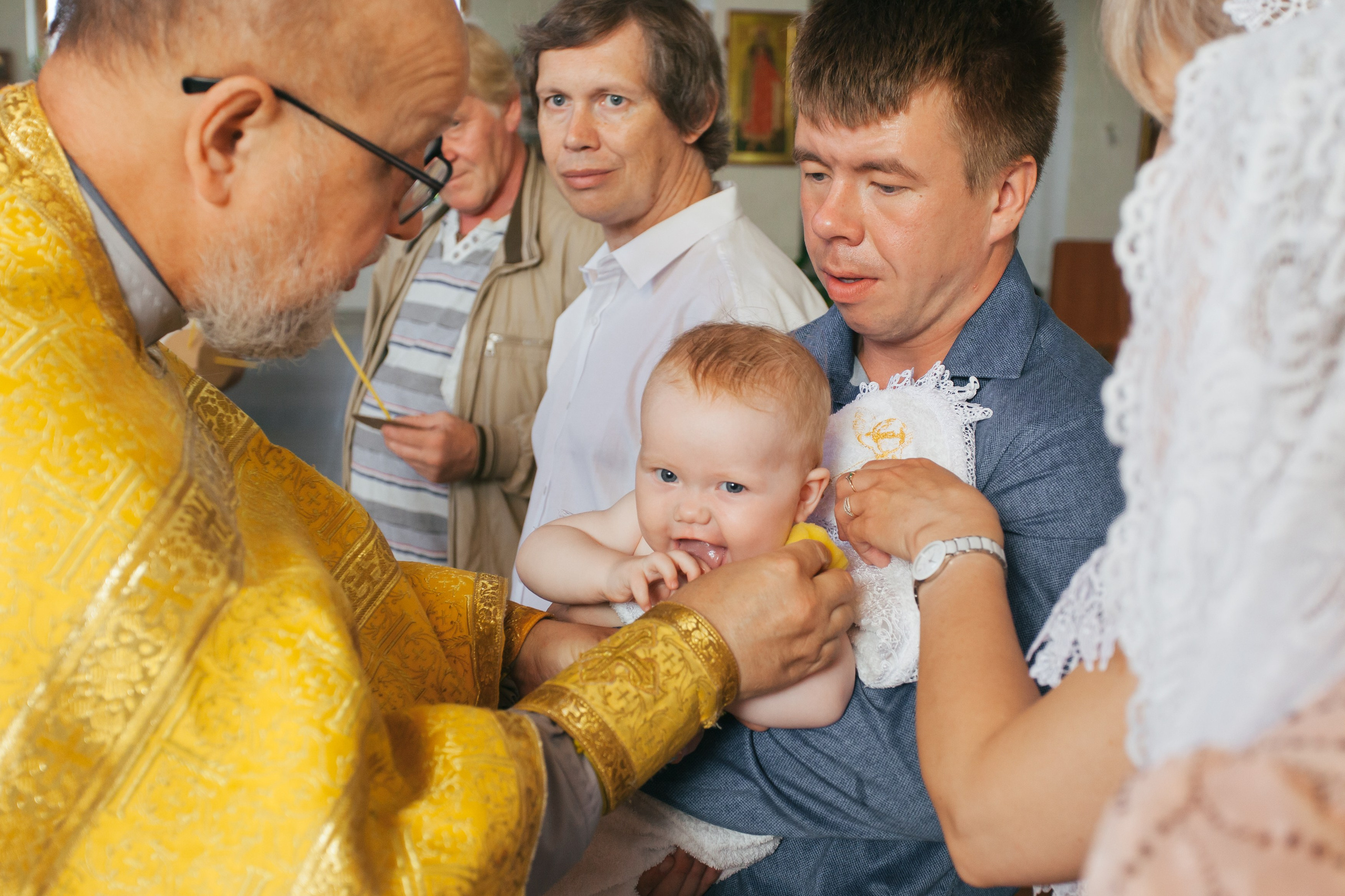 Крещение храм Сошествия святого Духа, г. Колпино. Фотограф на крещение в Санкт Петербурге