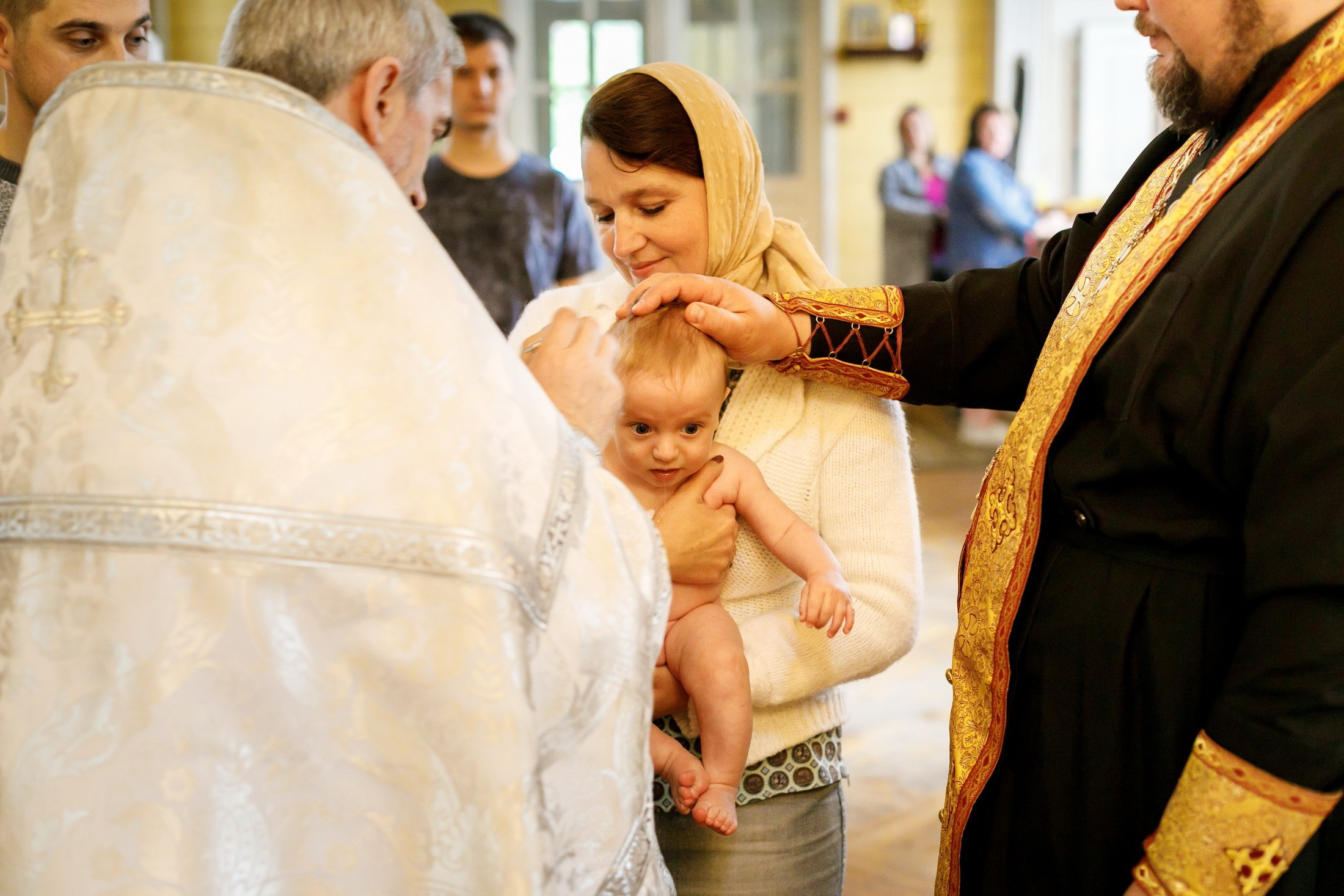 Крещение церковь Петра и Павла, Вырица. Фотограф на крещение в Санкт Петербурге