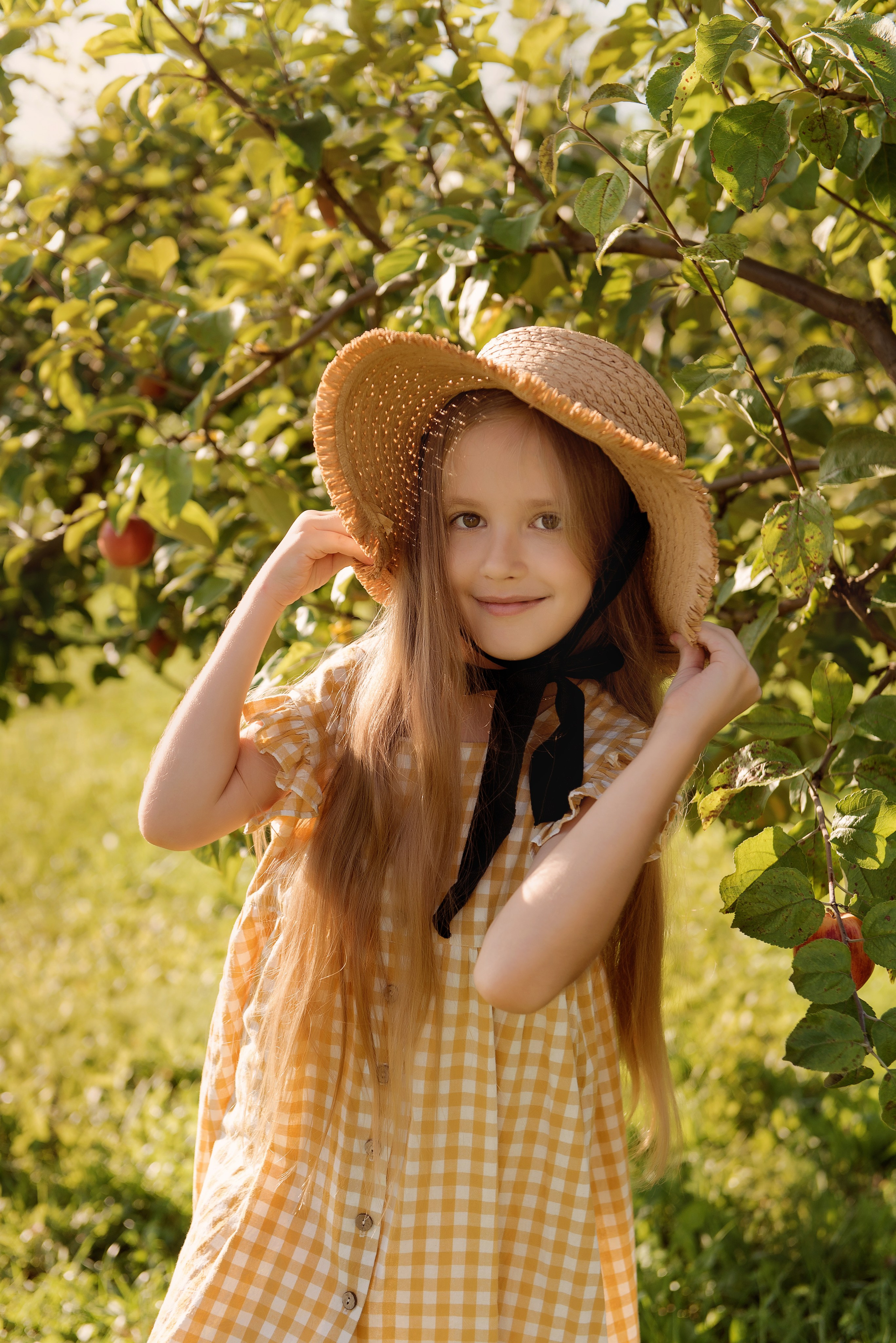 Яблоневый сад. Детский фотограф в Долгопрудном и Москве