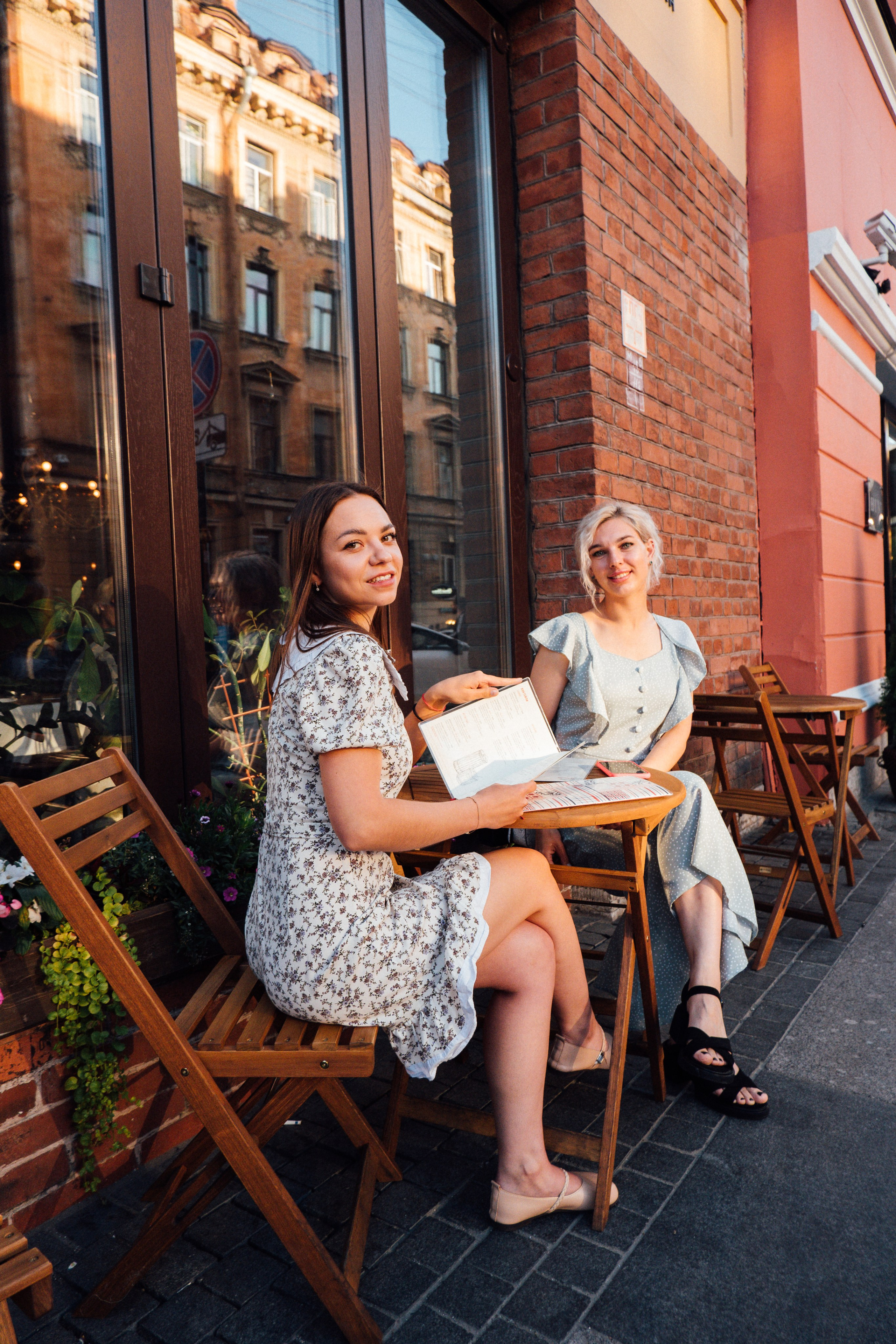 Встреча подруг. Репортажный фотограф в Санкт-Петербурге. Фотограф на мероприятие в СПБ