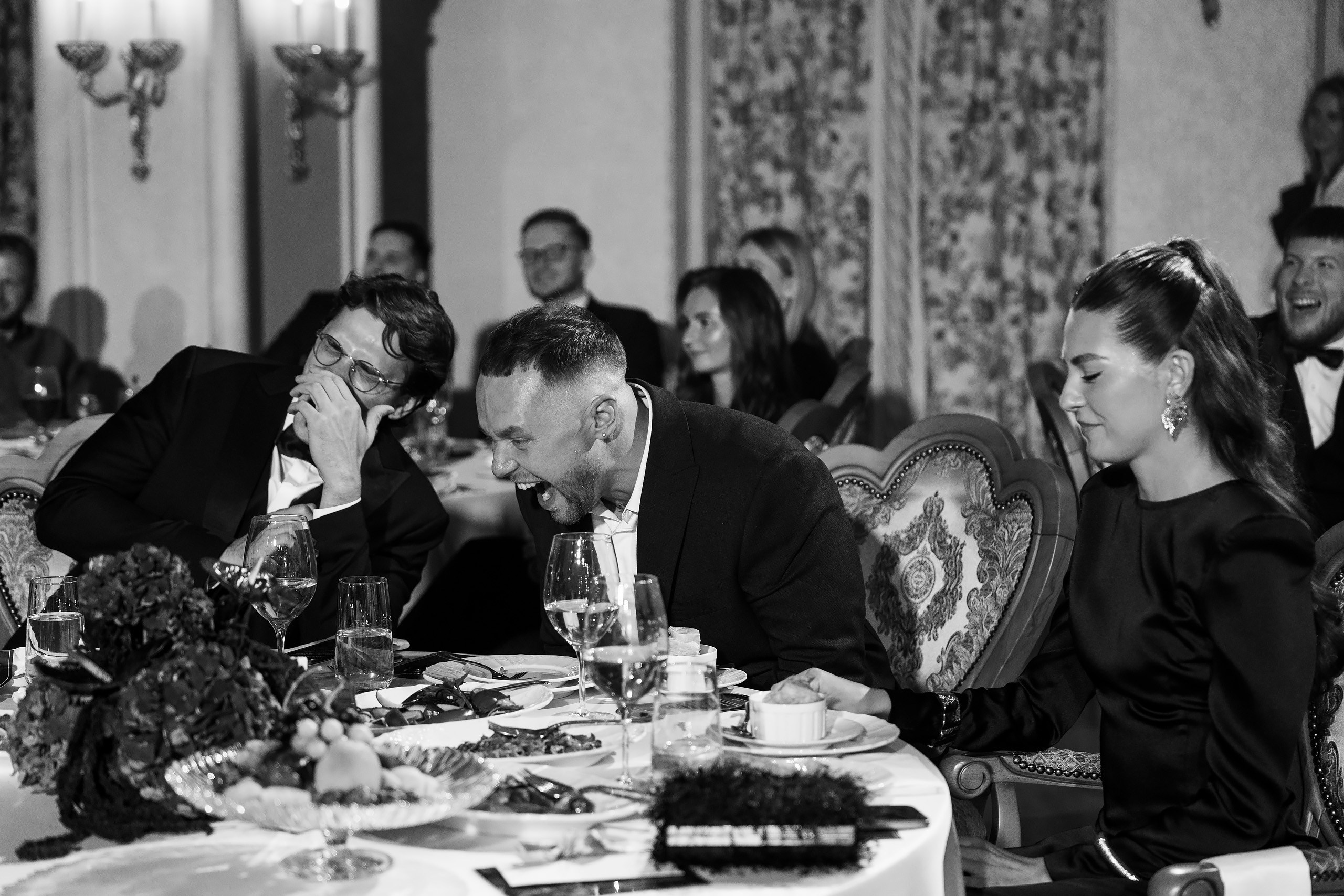 Эмоциональная свадебная фотосъемка в концертном зале Veneziano. Саша Потапкин Фотограф. Сочи, Екатеринбург, Москва