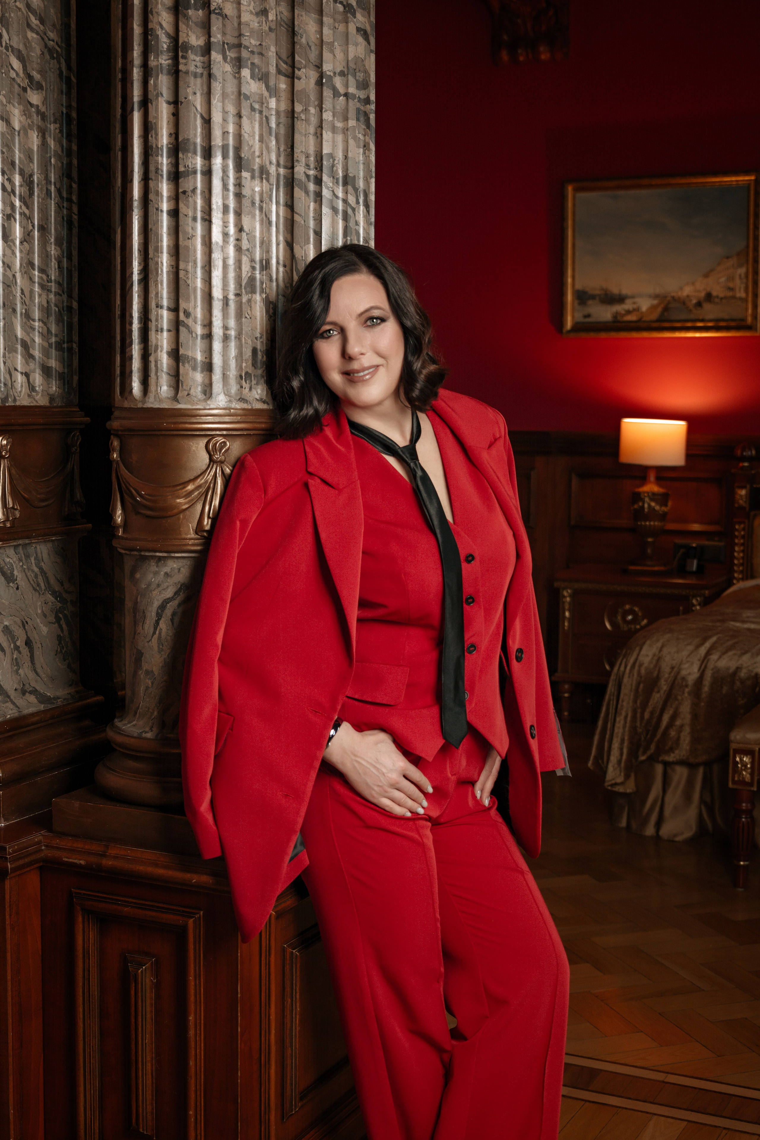 Фотосессия женского портрета в парадных залах Дворца Трезини.