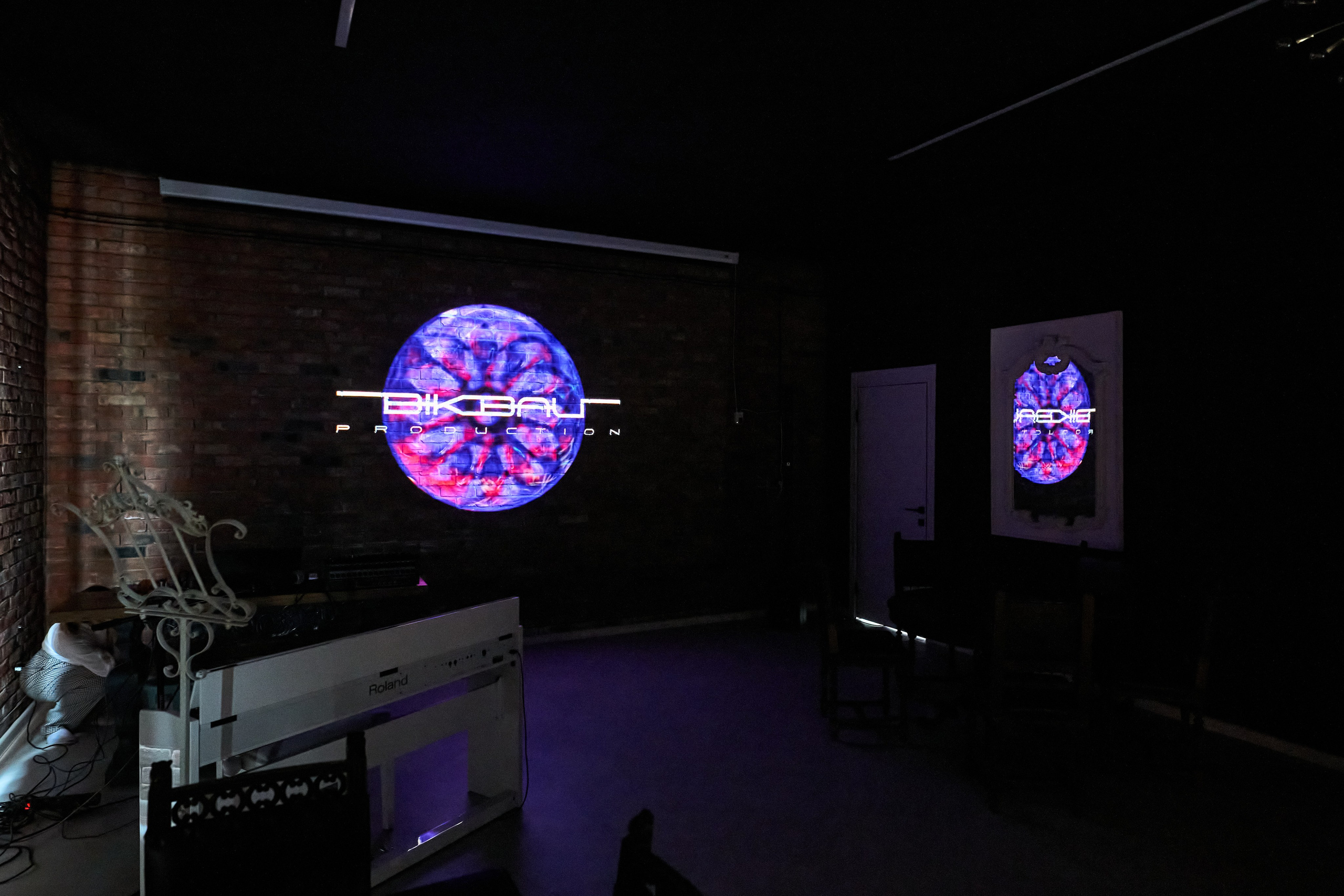 Интерьерная съемка здания продюсерского центра «Бикбау». Фотограф Олег Сотник