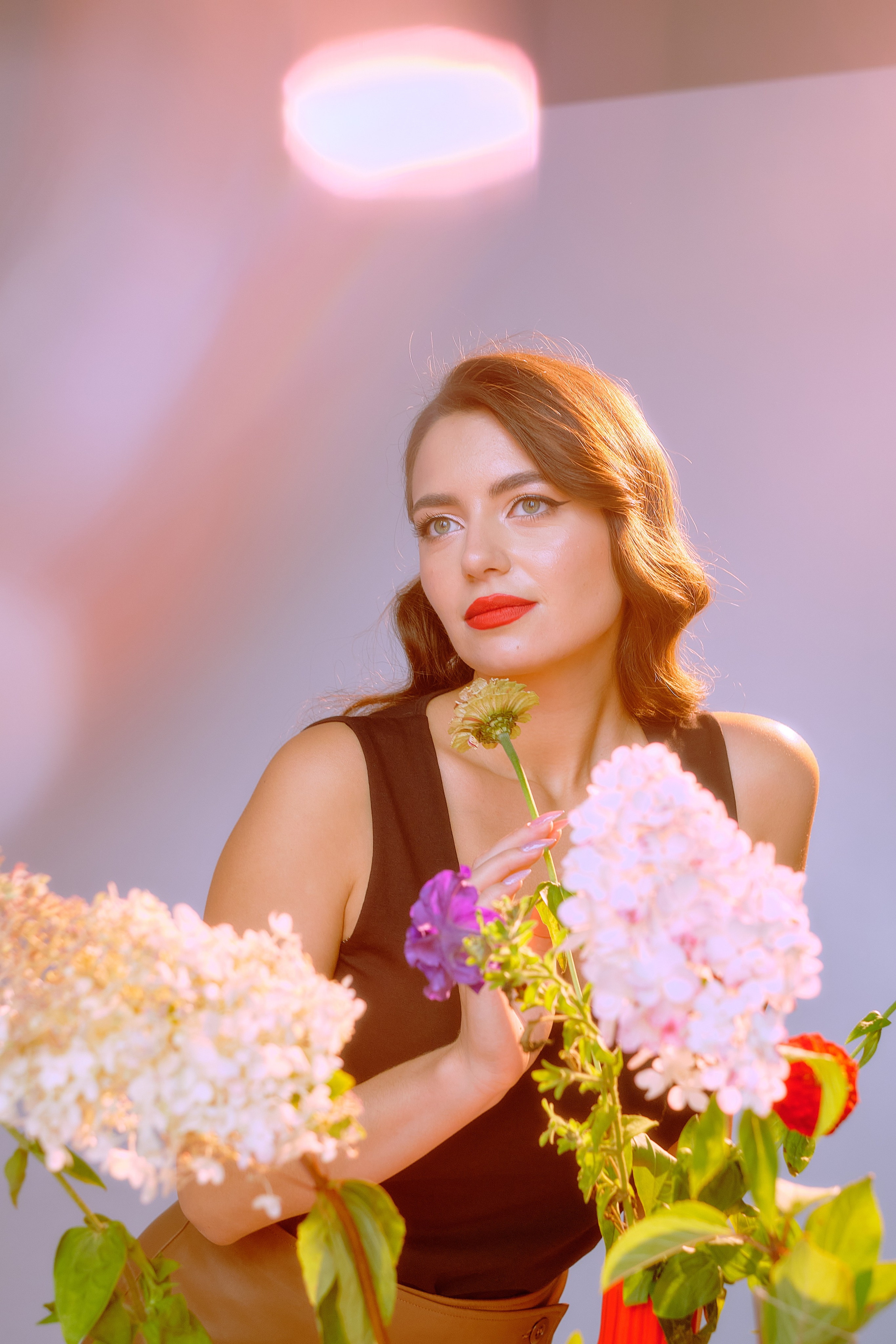 Индивидуальная съёмка в Твери, портреты я цветным светом, атмосферно, рефы с цветным светом