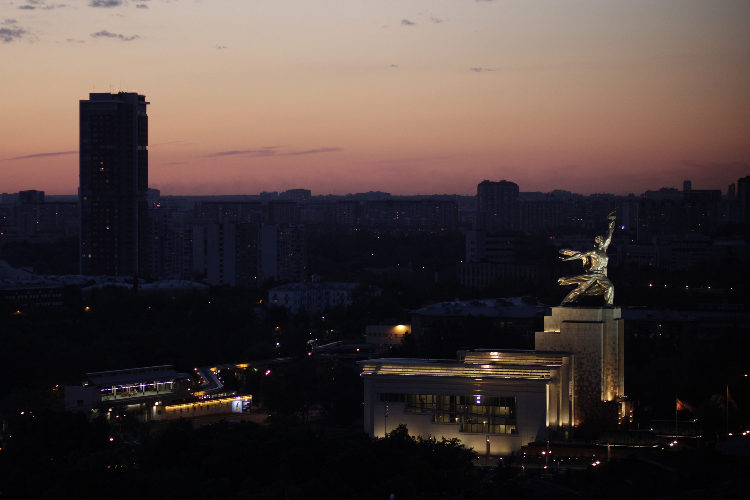 Памятник рабочему и крестьянке город Москва