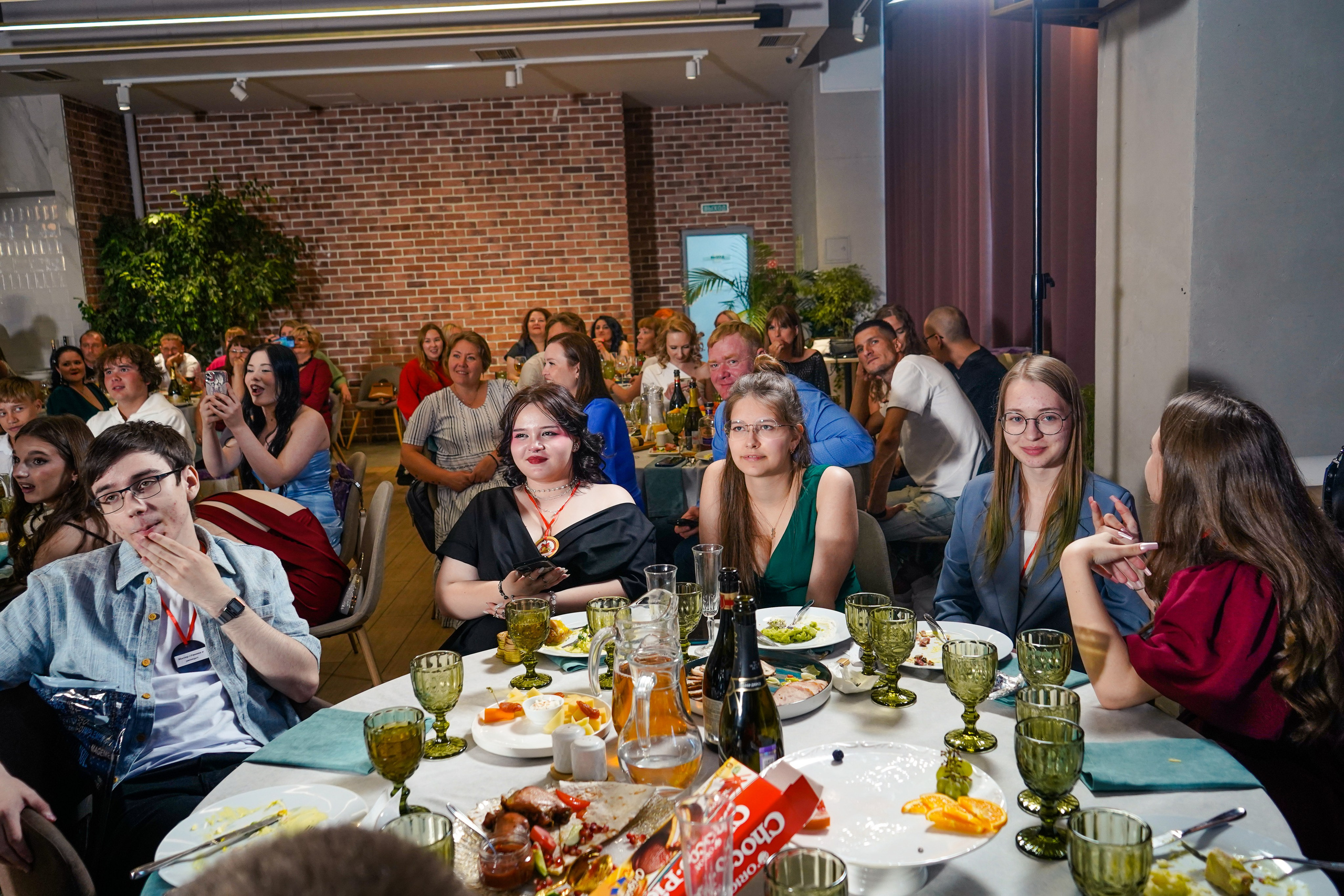 Выпускной вечер, гимназия № 40, 9 класс. Семейный и портретный фотограф в Екатеринбурге Анна Лобанова