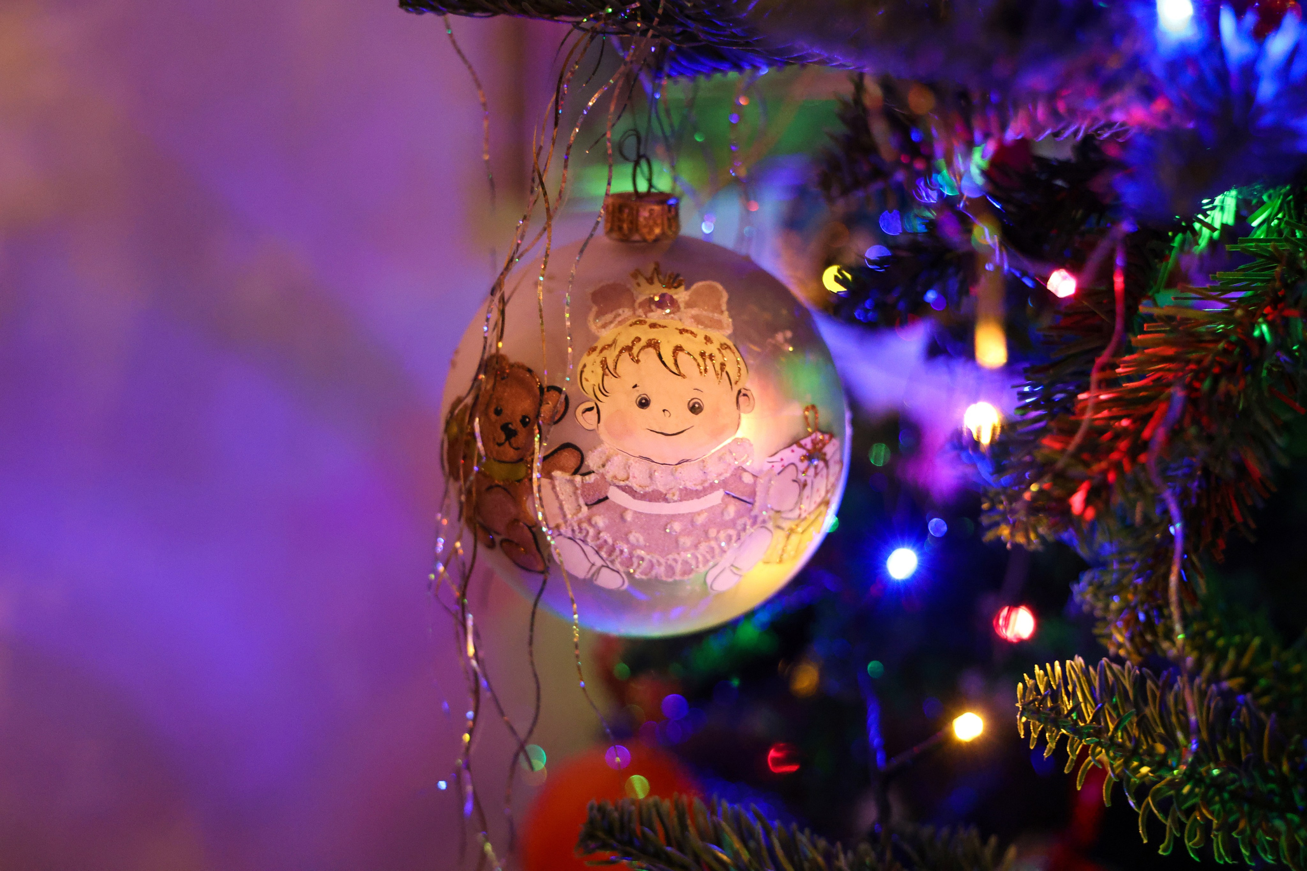 Christmas tree. Portrait photographer based in Toronto — Blinova Mariia