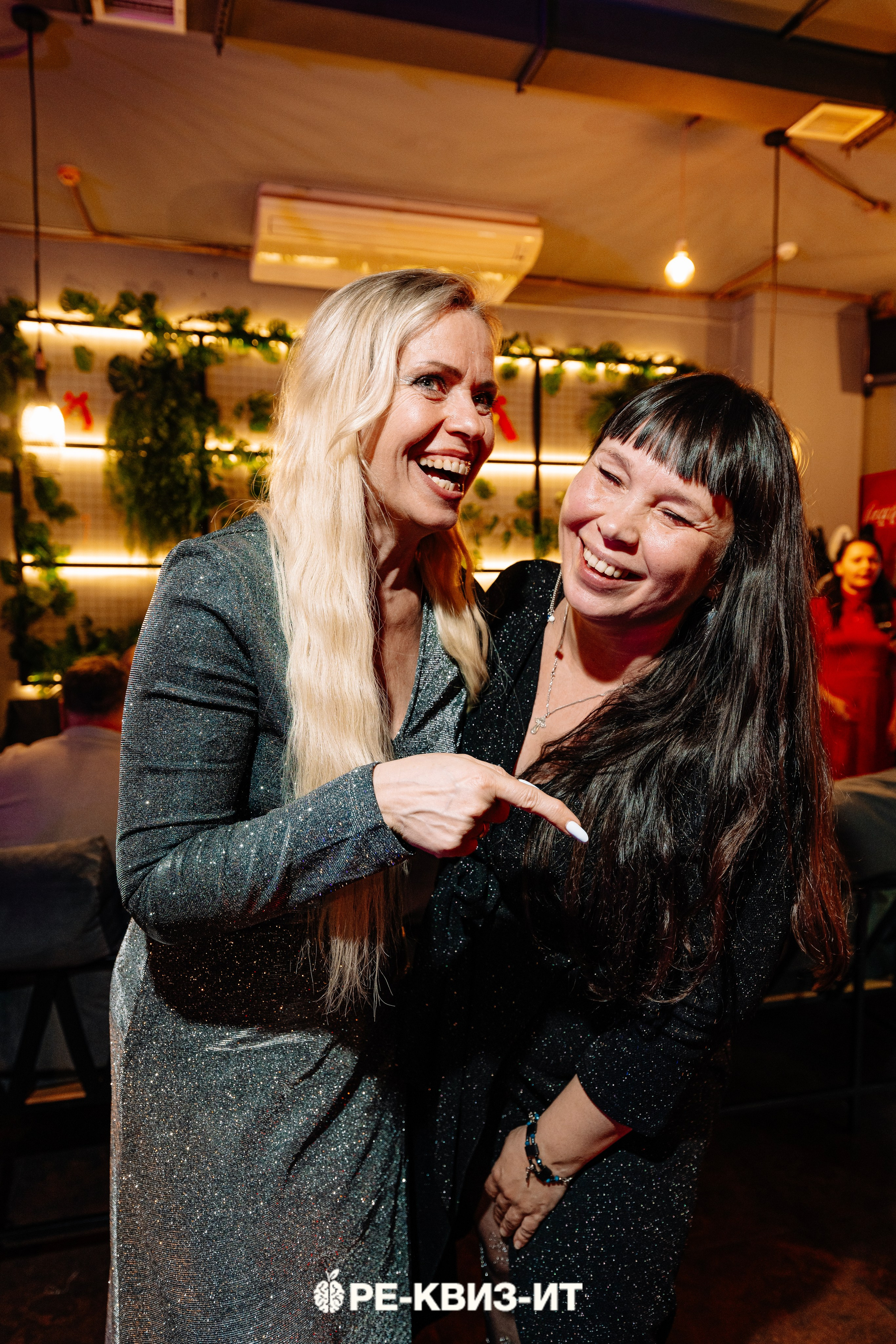 Реквизит — квиз в Зеленодольске и Волжске ZR cafe. Свадебный фотограф в Казани, и Зеленодольске Радик Мухаметов