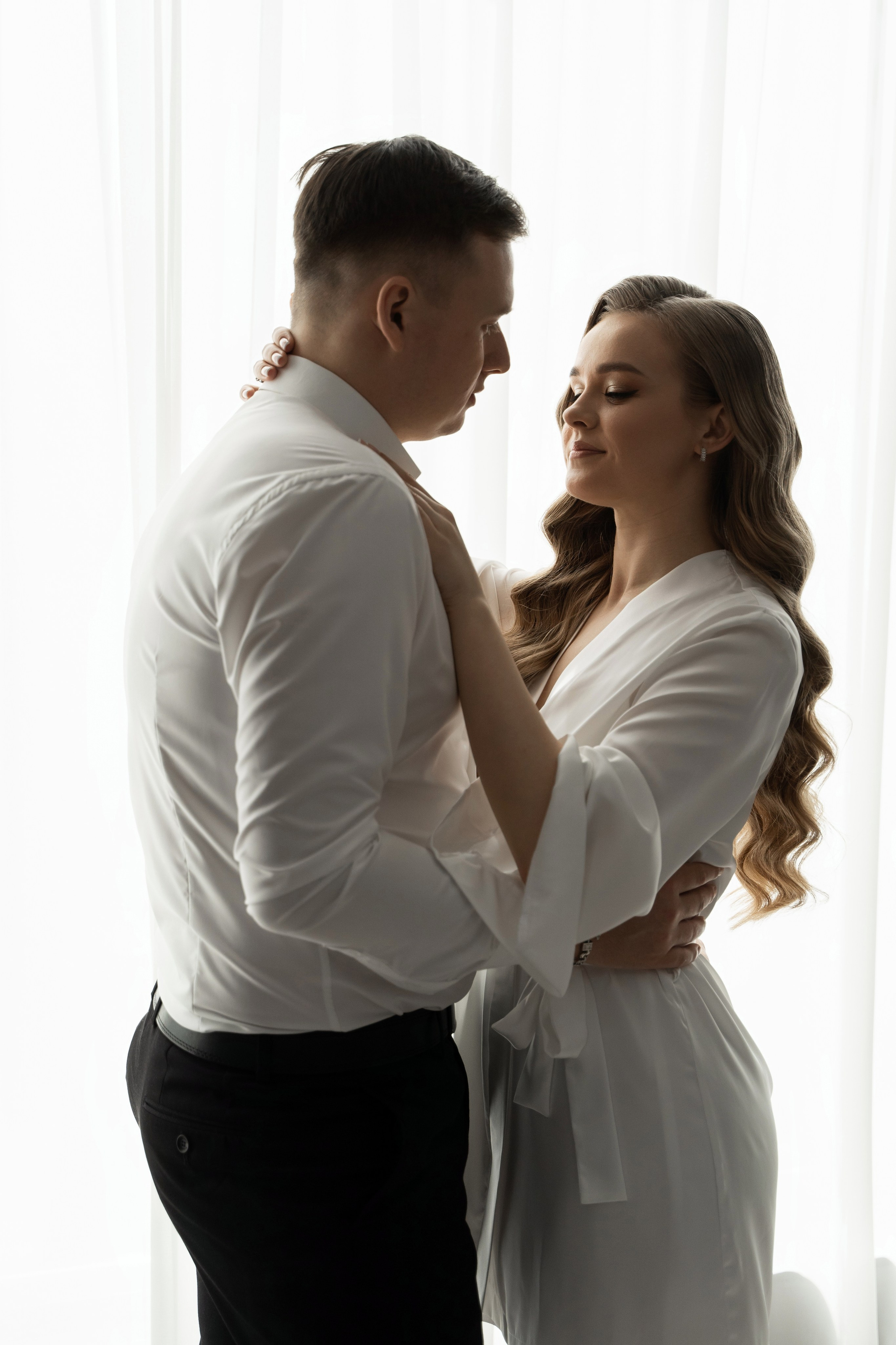 Свадебная фотосессия в Екатеринбурге, фотосессия у Оперного театра, сборы в отеле. Фотограф Татьяна Мамонтова