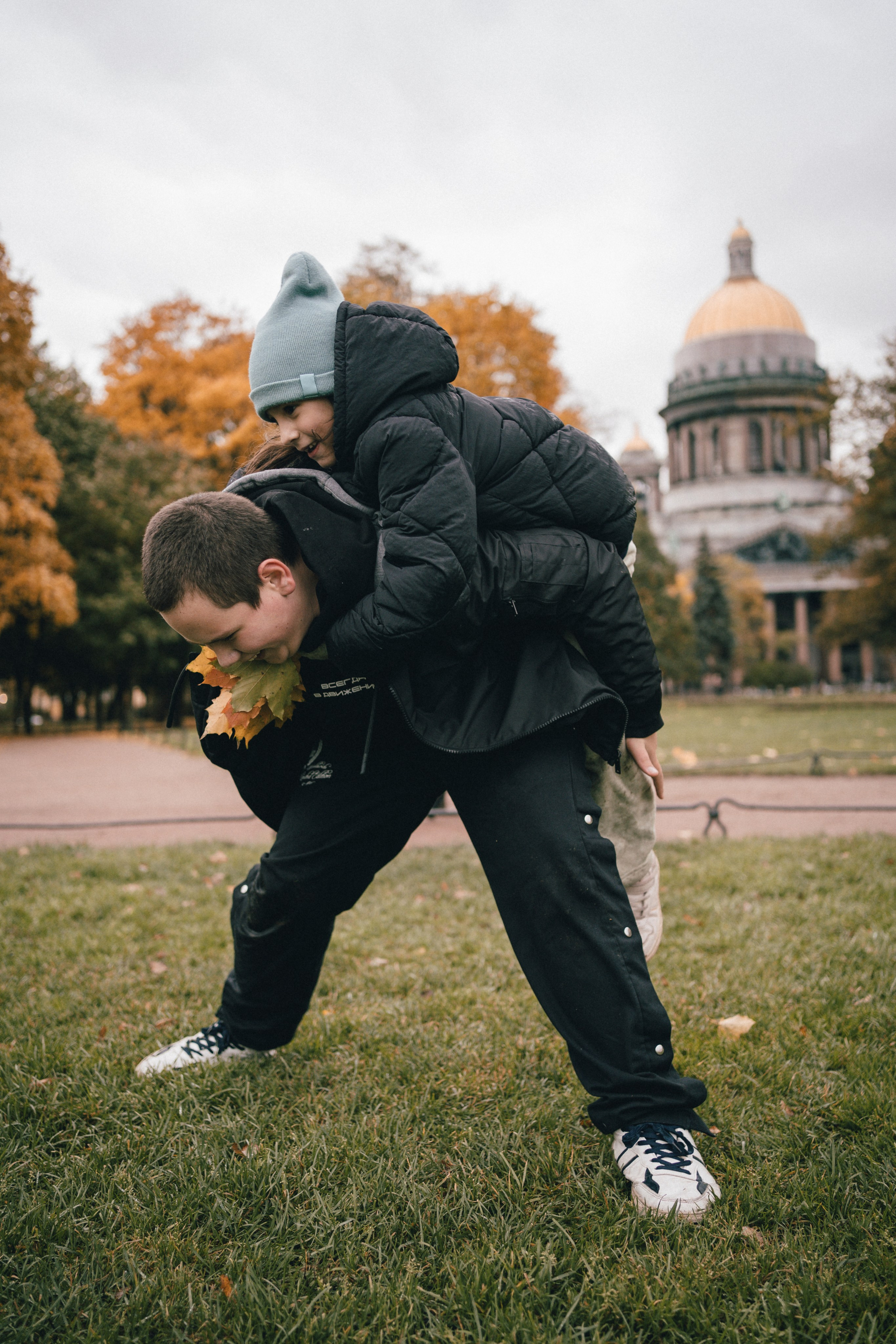 Мама, сын и дочка. Репортажный фотограф в Санкт-Петербурге. Фотограф на мероприятие в СПБ