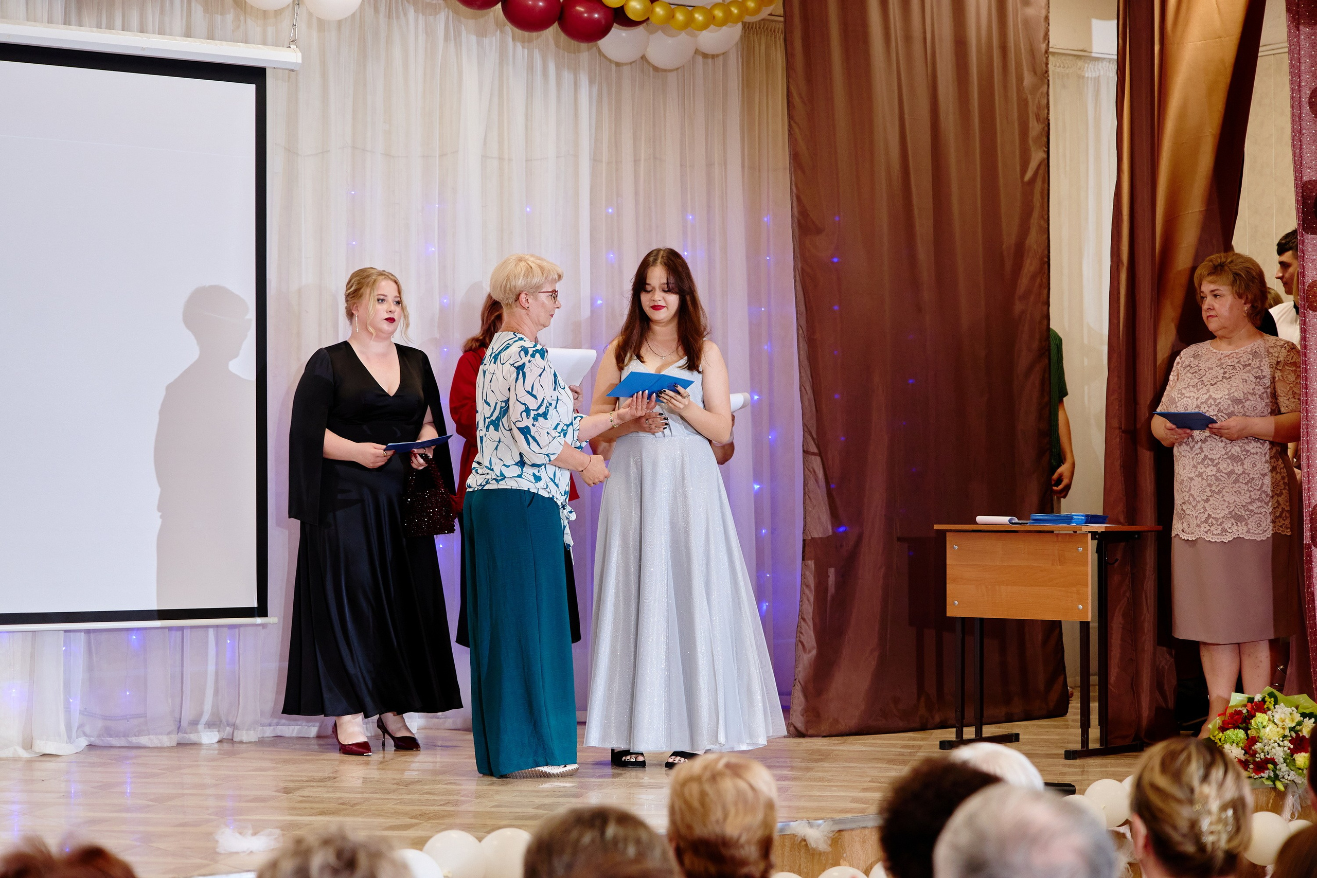 Выпускной 35 Сош. Фотограф Выпускные альбомы Таганрог Сергей Коробченко