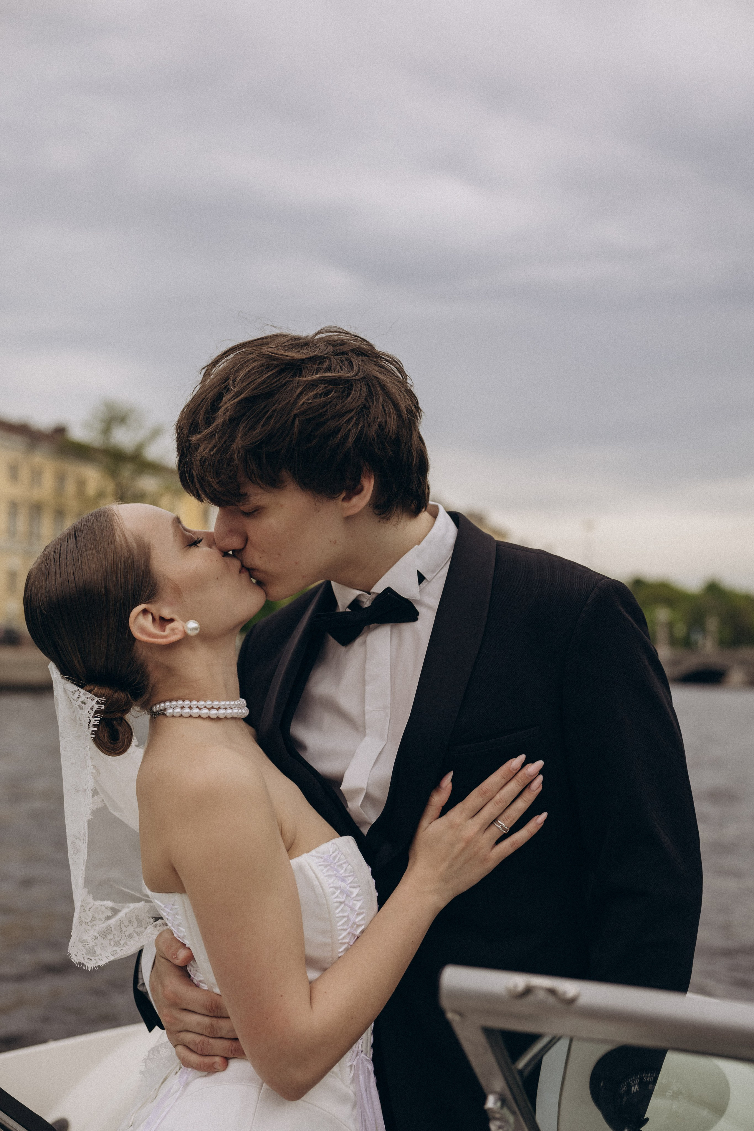 Свадебная прогулка на катере. Семейный и свадебный фотограф в Санкт-Петербурге Екатерина Васильева