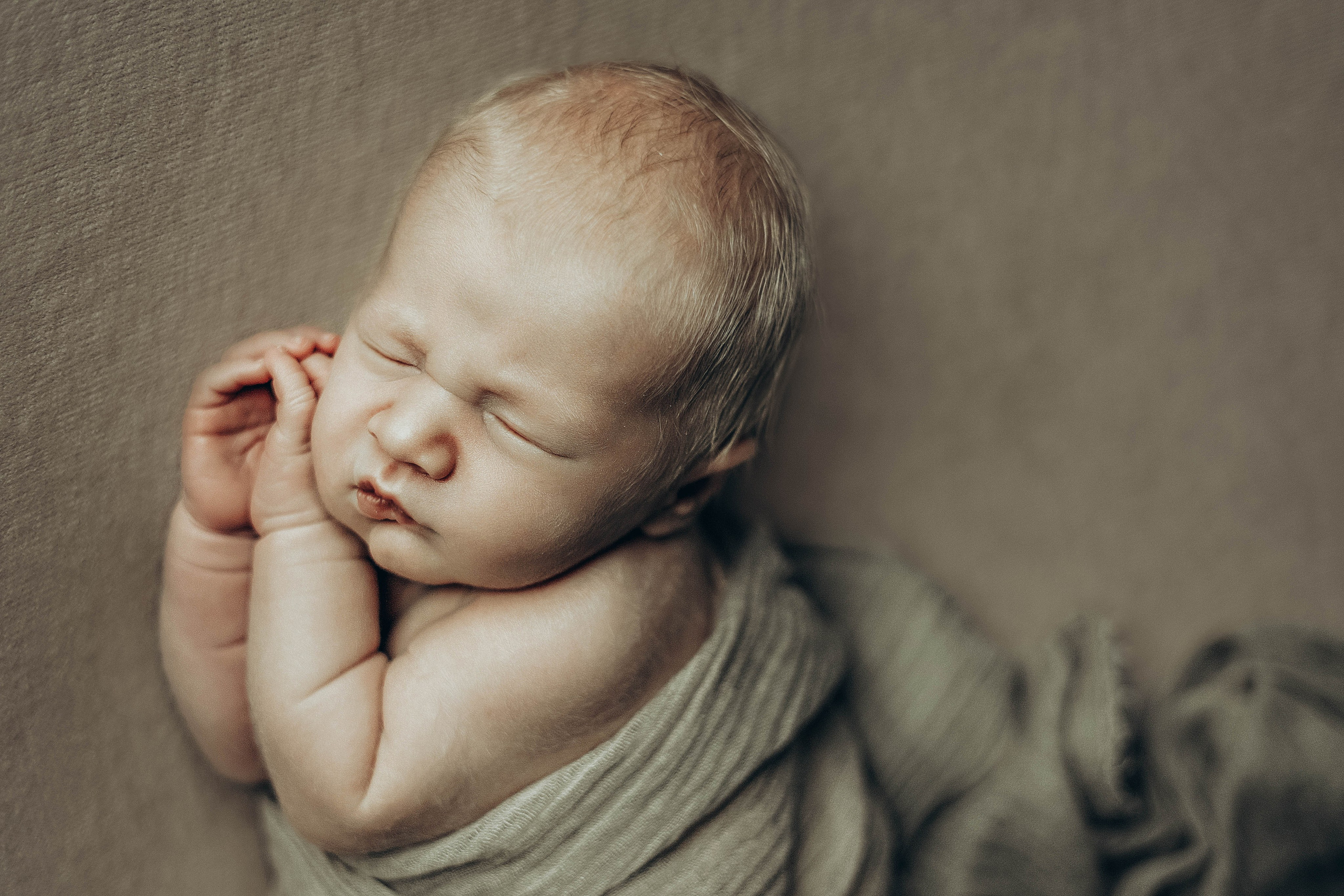 фотограф фотосессия ньюборн новорожденный малыш лайфстайл классический newborn фотосессия в краснодаре фотограф в краснодаре роды роддом фотограф