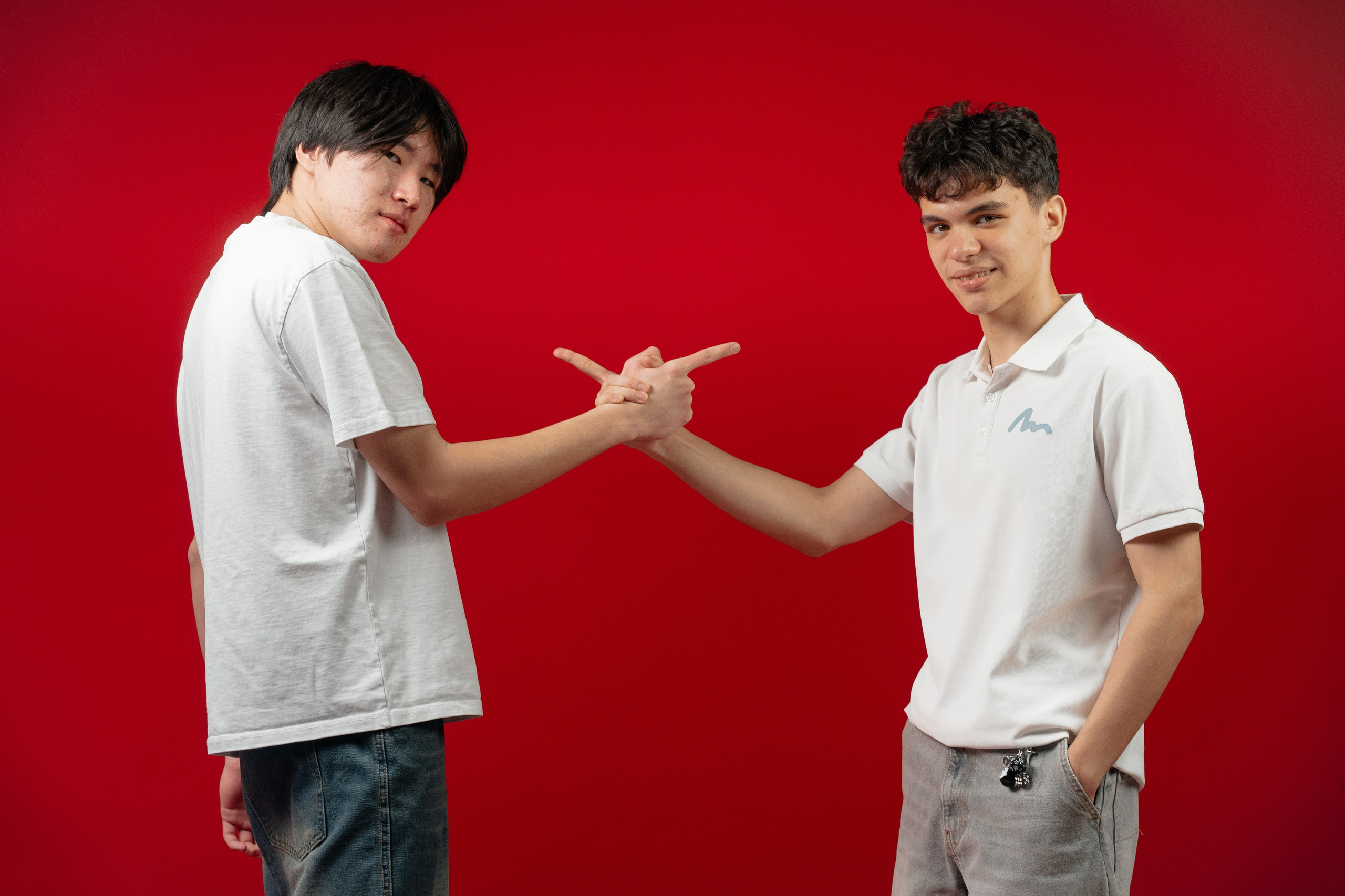 По двое. Выпускные альбомы в Нур-Султане (Астана) и по всему Казахстану