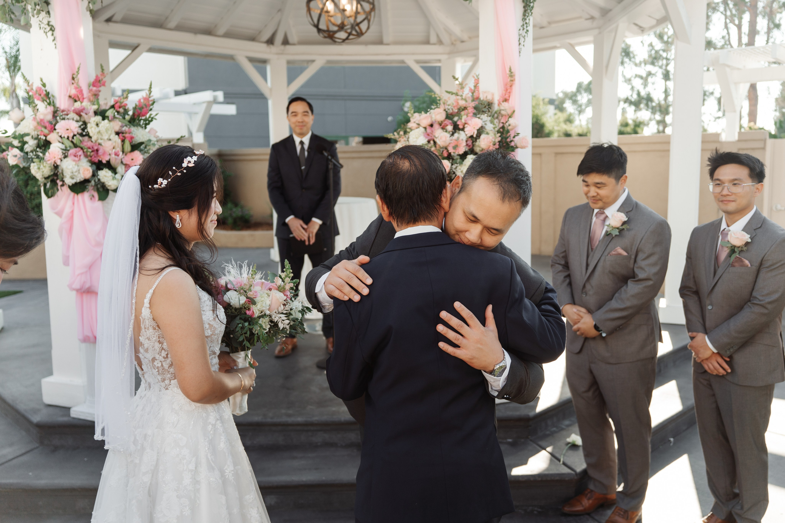 2025-08-16_AndreaChristopher. Ретушер Зенькевич Света