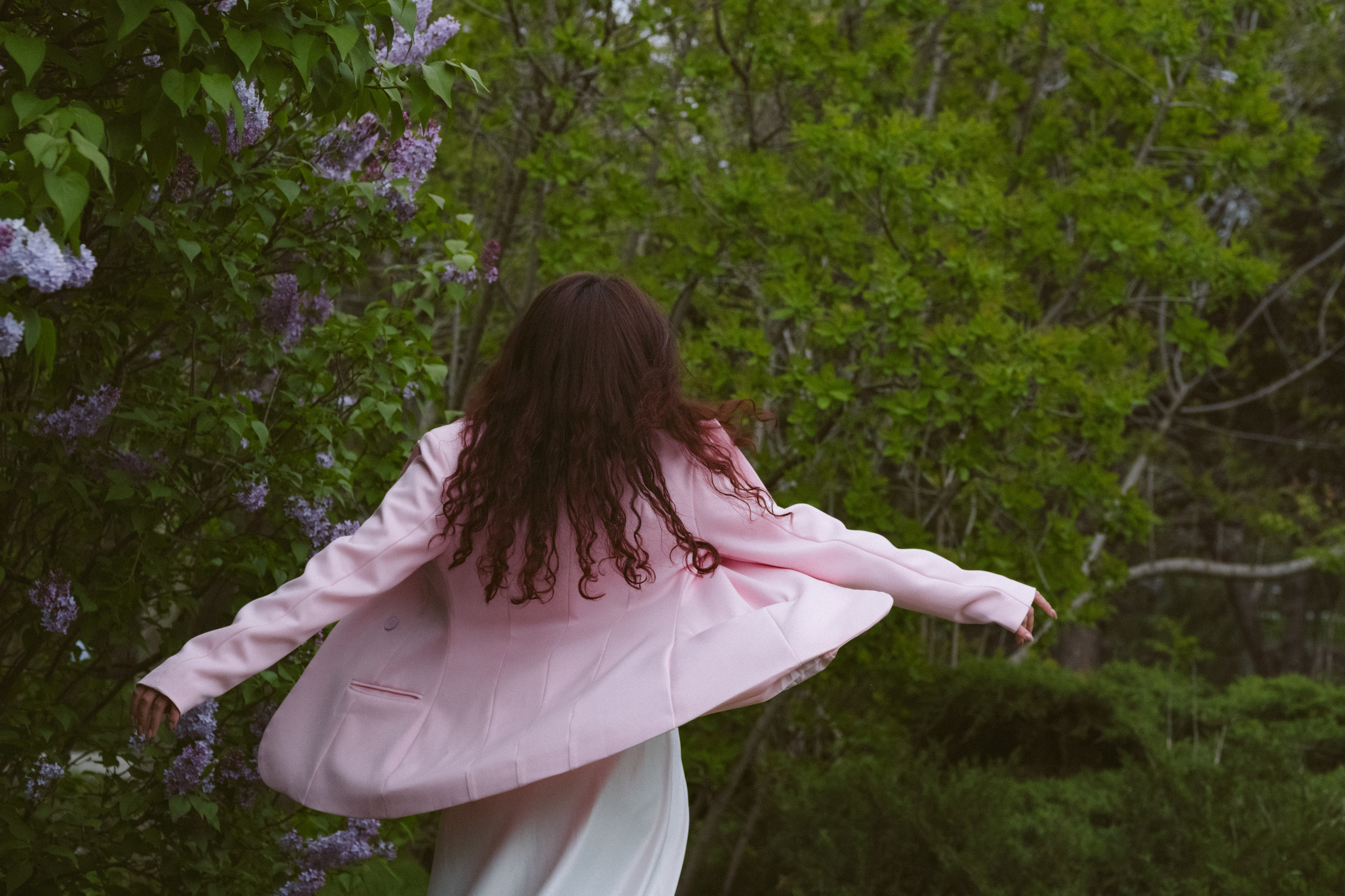 Фото-прогулка в цветущей сирени. Я Света, портретный и семейный фотограф в г. Анапа