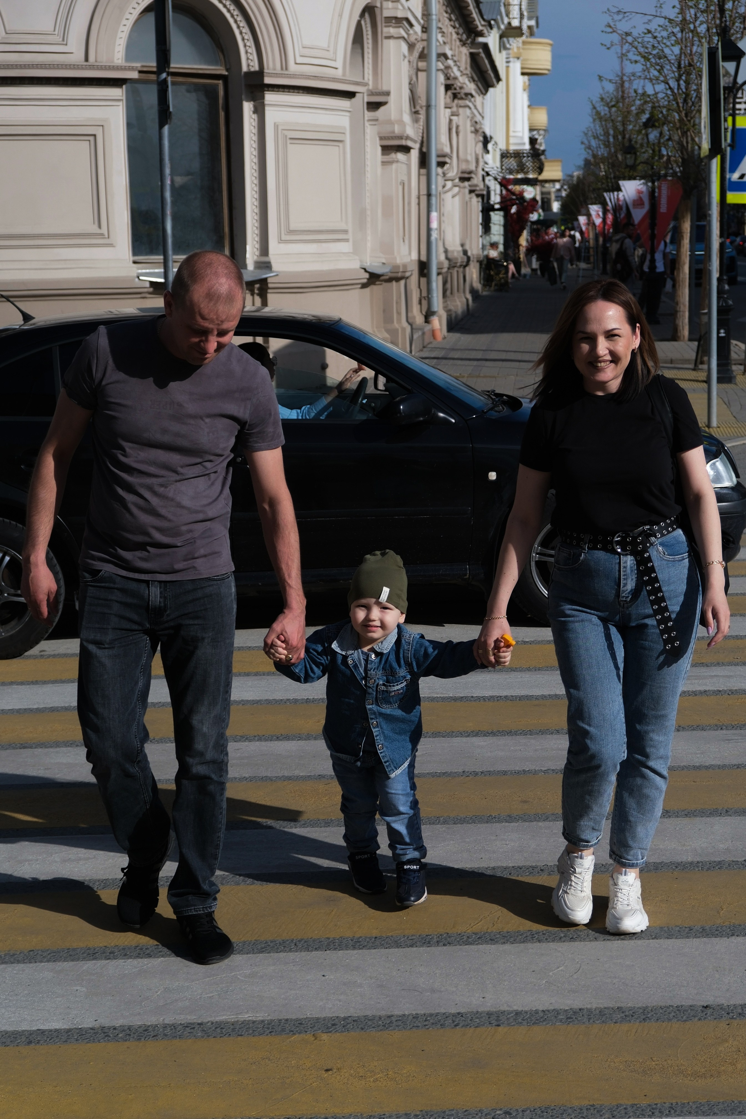 Прогулочная с ребенком. Фотограф на камеру и мобильная съемка в Казани Лидия